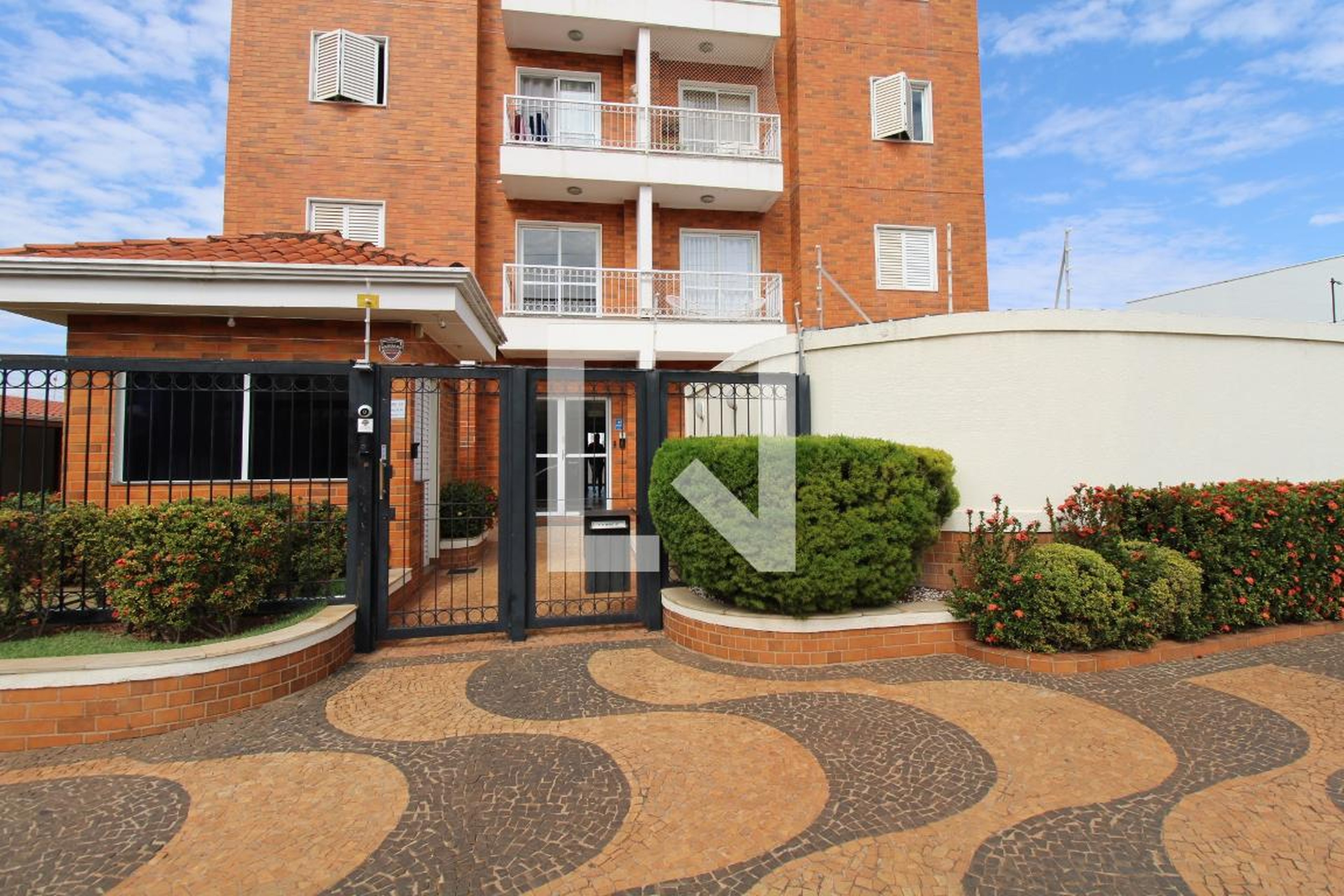 Fachada do Condomínio Condomínio Porto Real