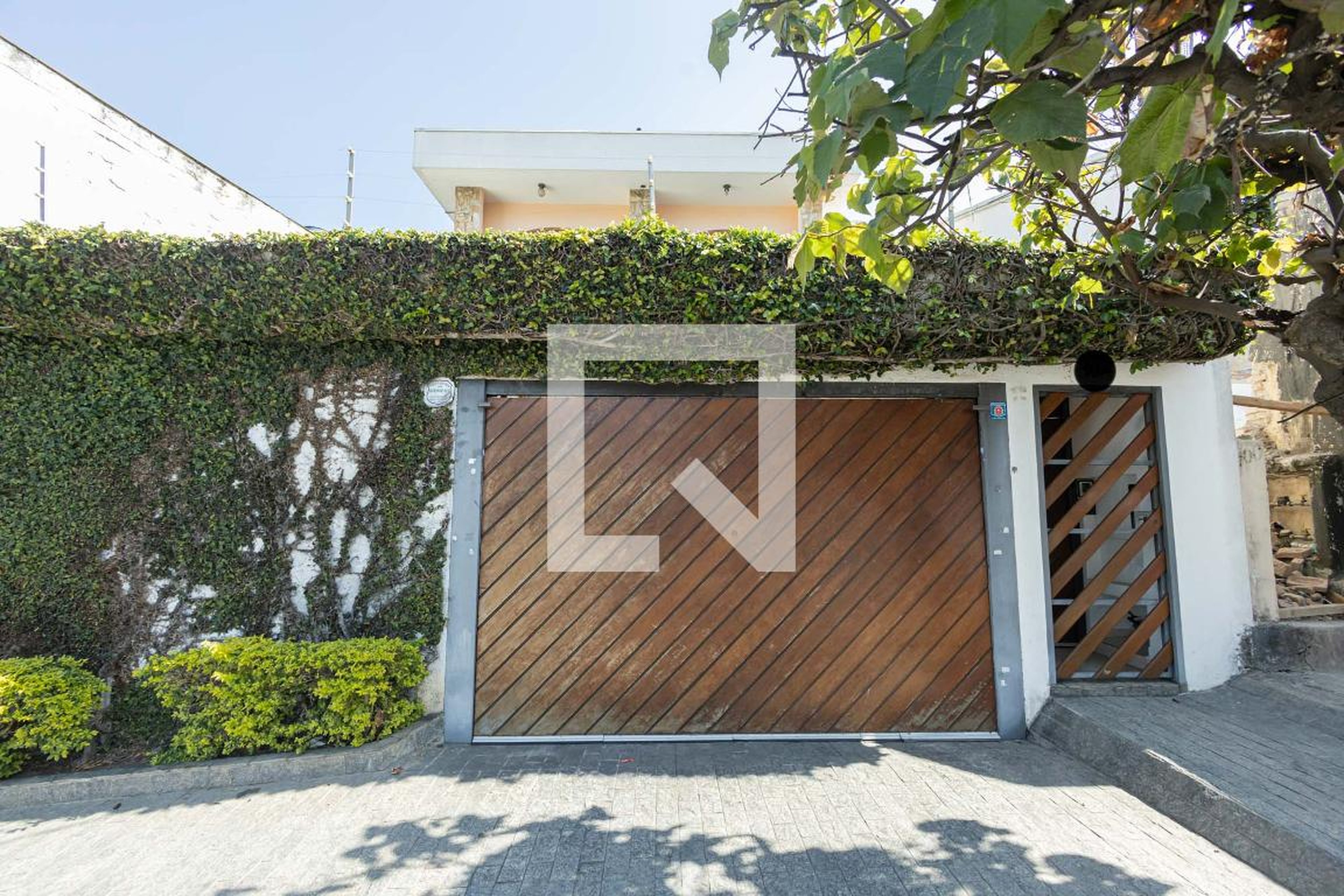 Fachada Condomínio em Rua Matusalém Matoso, 0