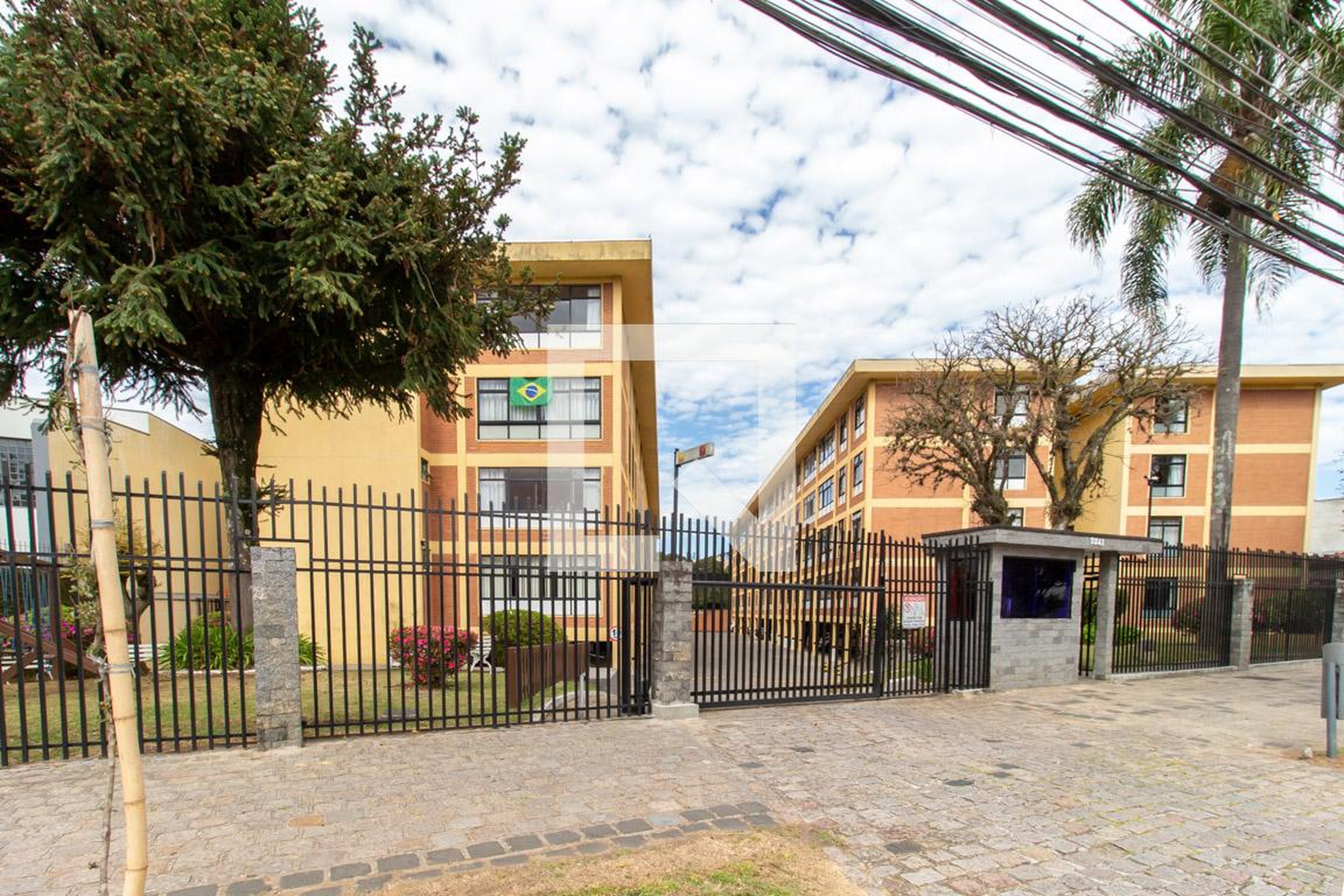 Fachada do Condomínio Condomínio Chile