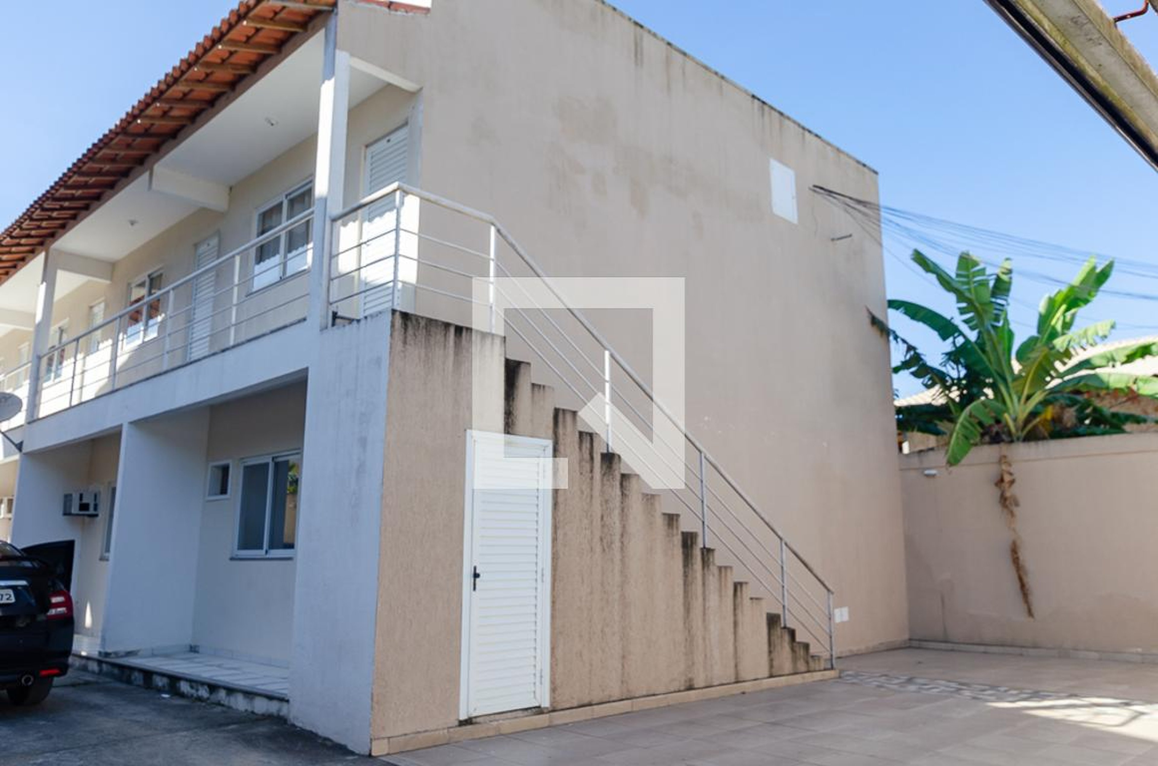 Fachada Condomínio em Rua Setenta e Sete, 13