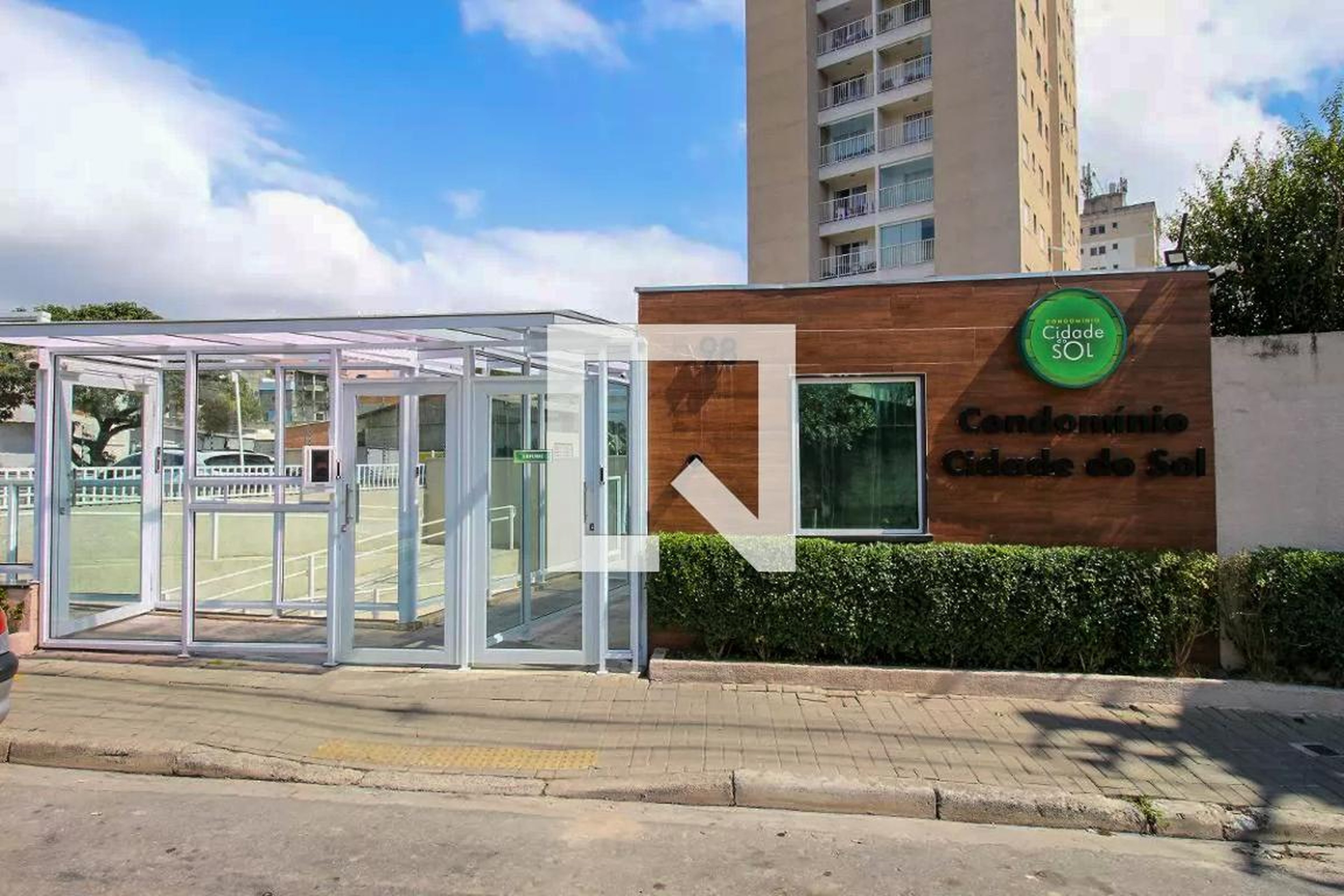 Fachada do Condomínio Condomínio Cidade sob Sol