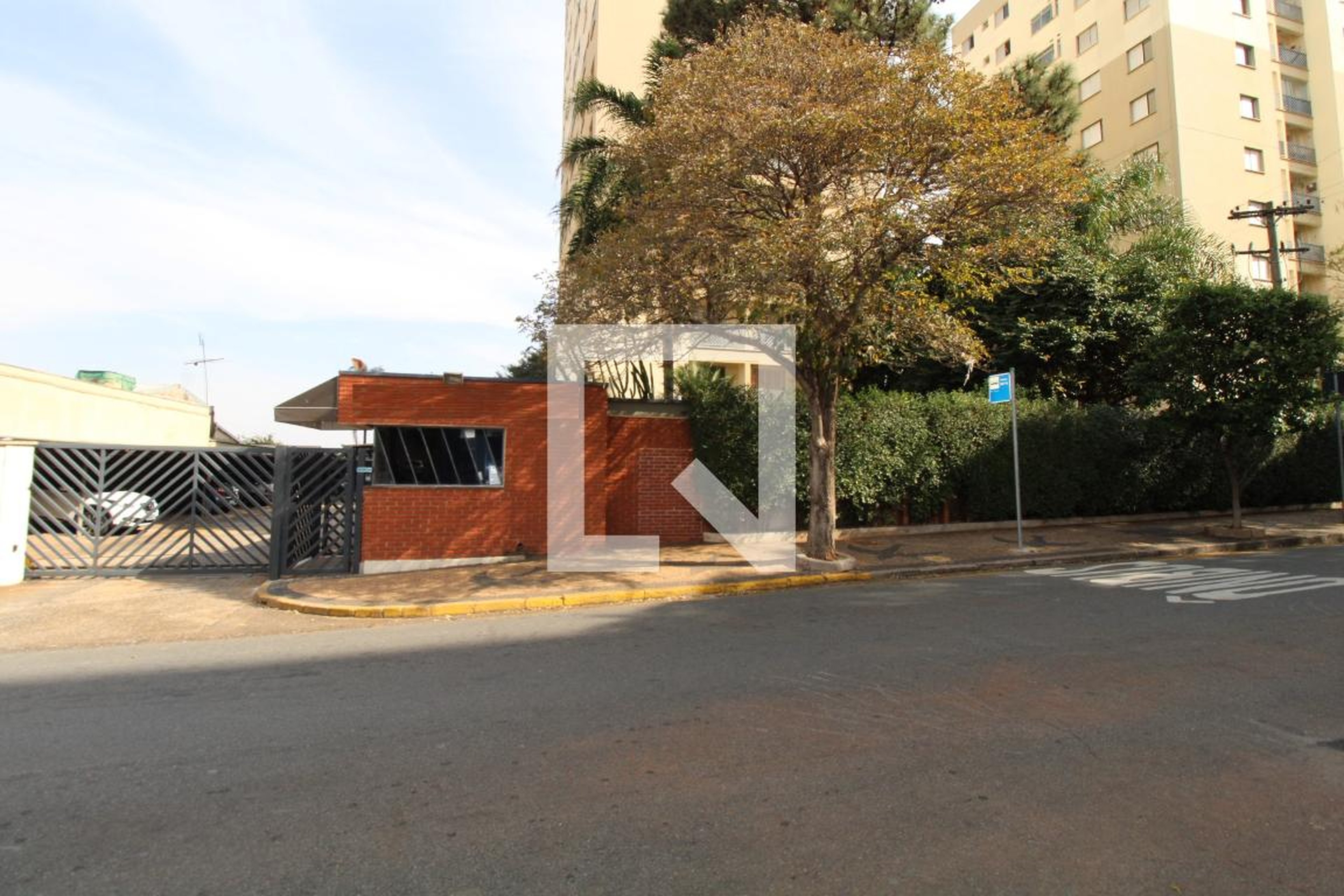 Fachada do Condomínio Condomínio em Rua Major Luciano Teixeira, 31