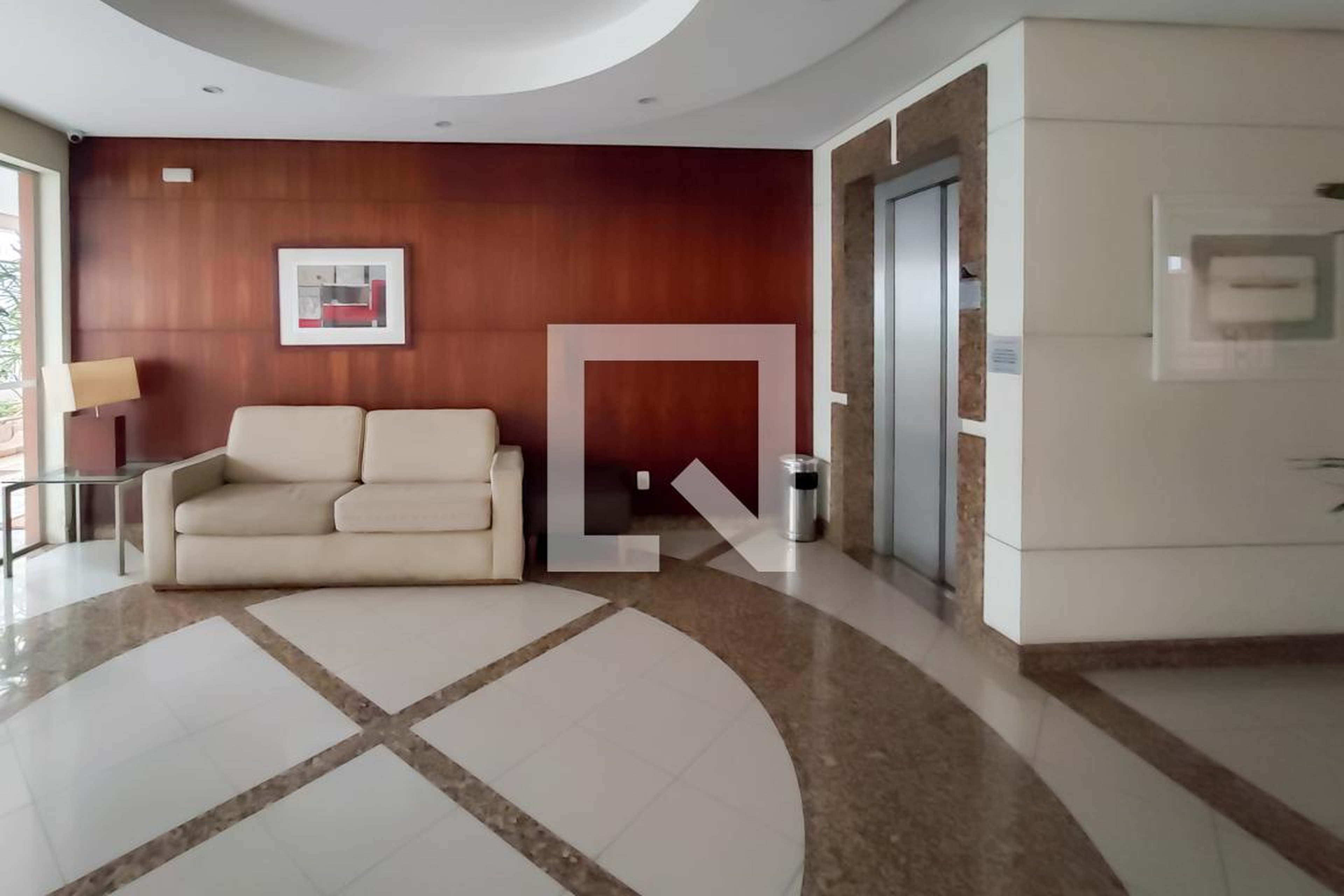 Hall Entrada - Edifício Practical Life Nebraska