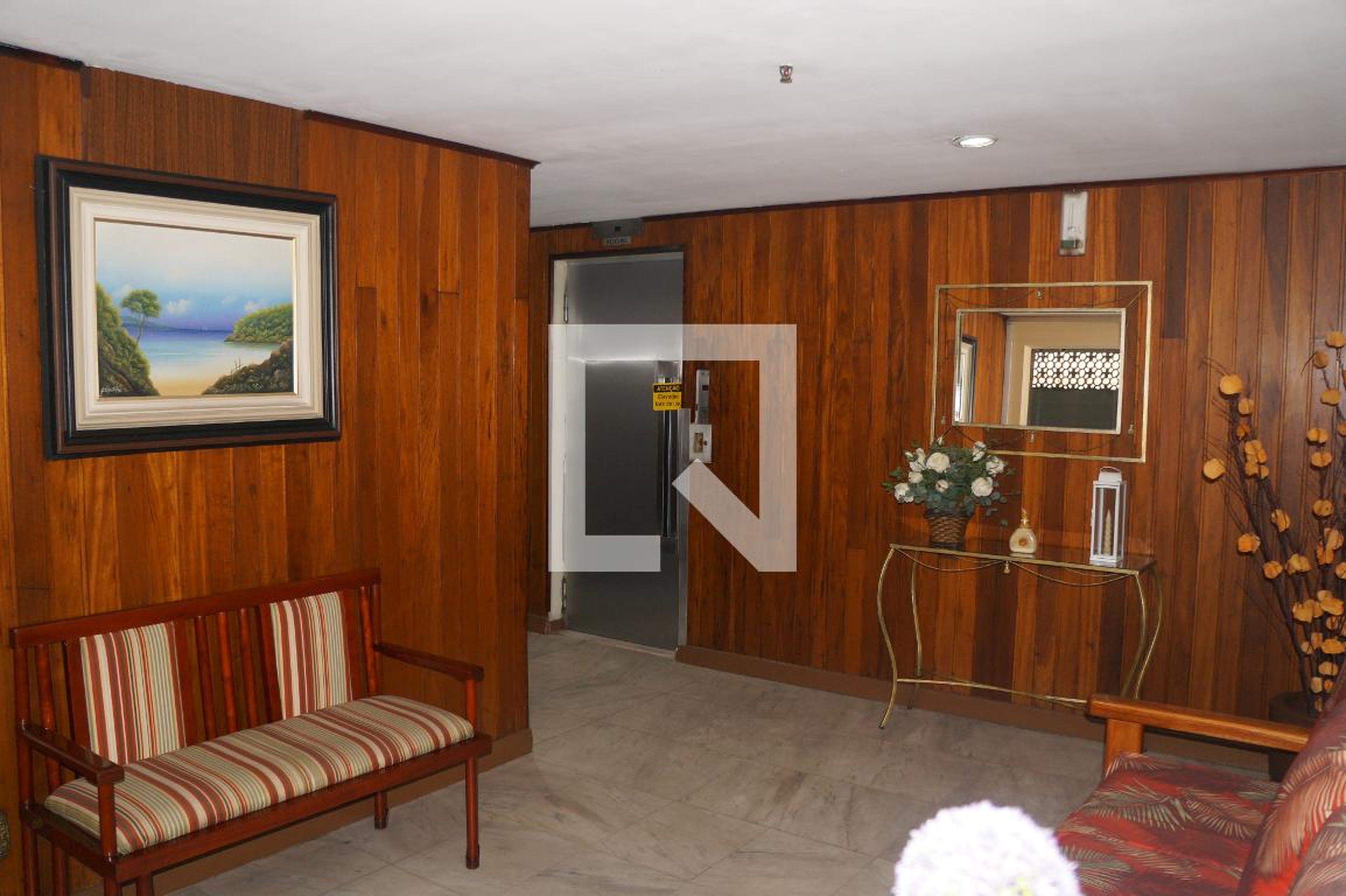 Elevador - Edifício Domus Taurus