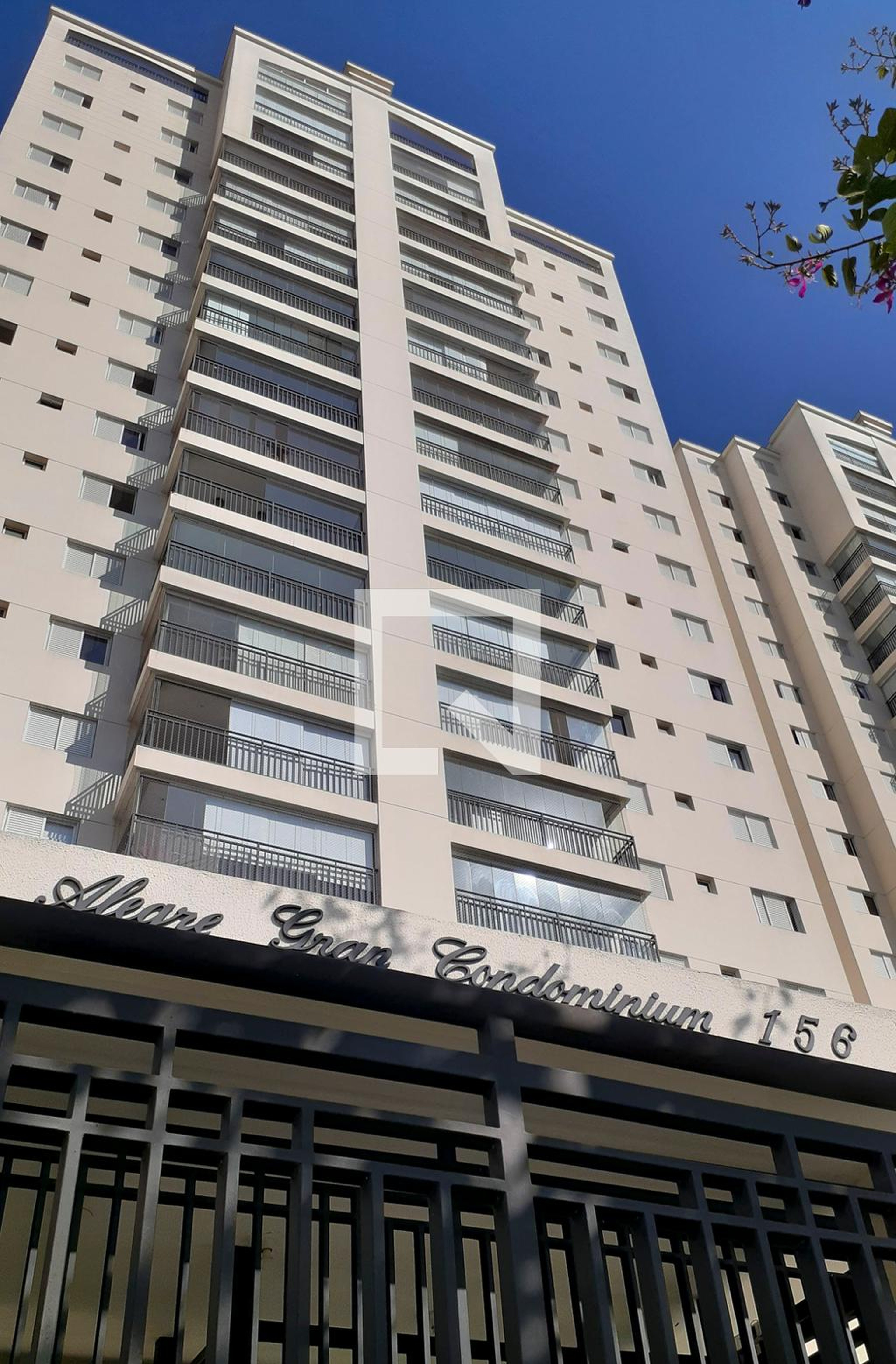 Fachada do Condomínio Condomínio Alegre Gran