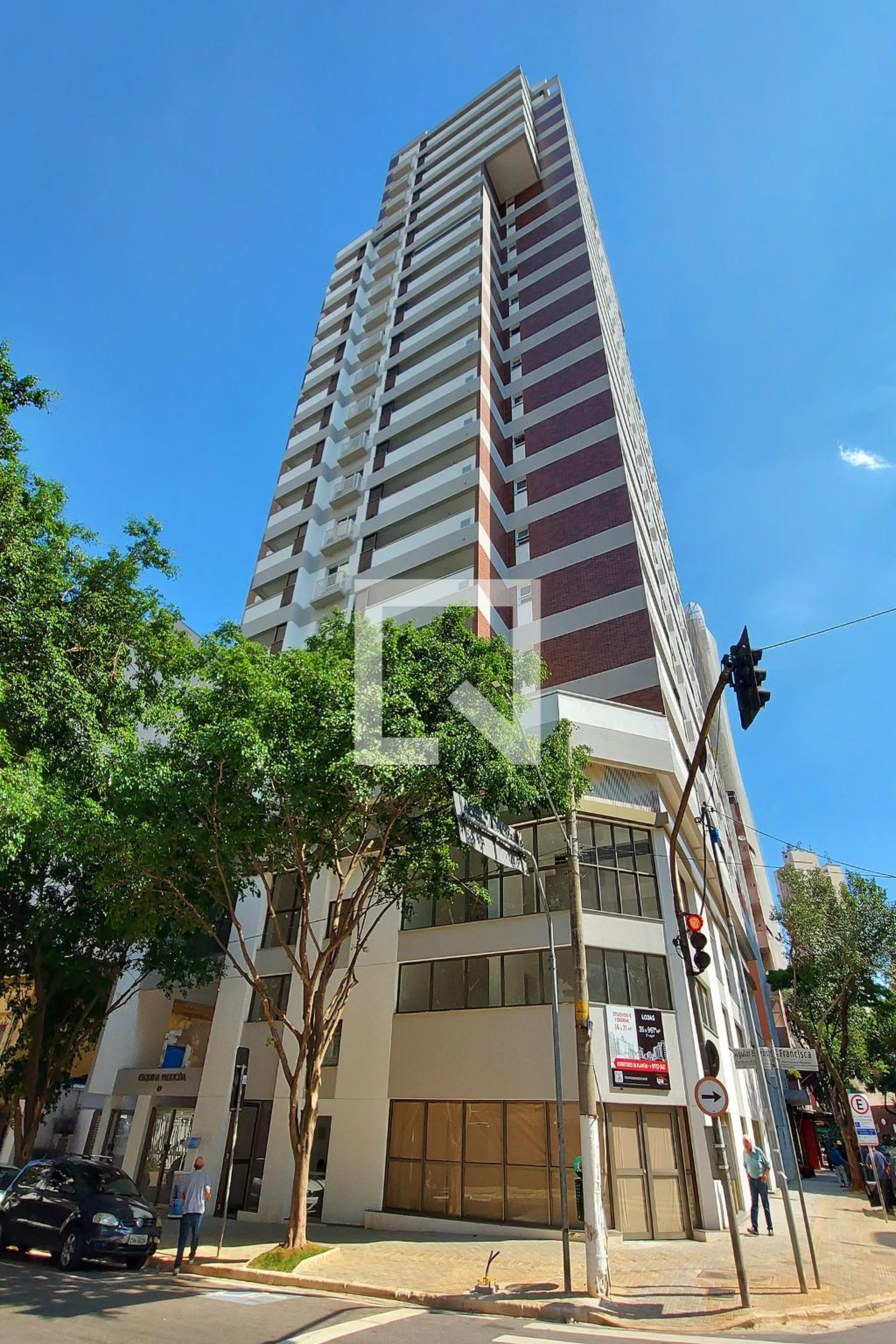 Fachada Condomínio em Rua Aguiar de Barros, 2111