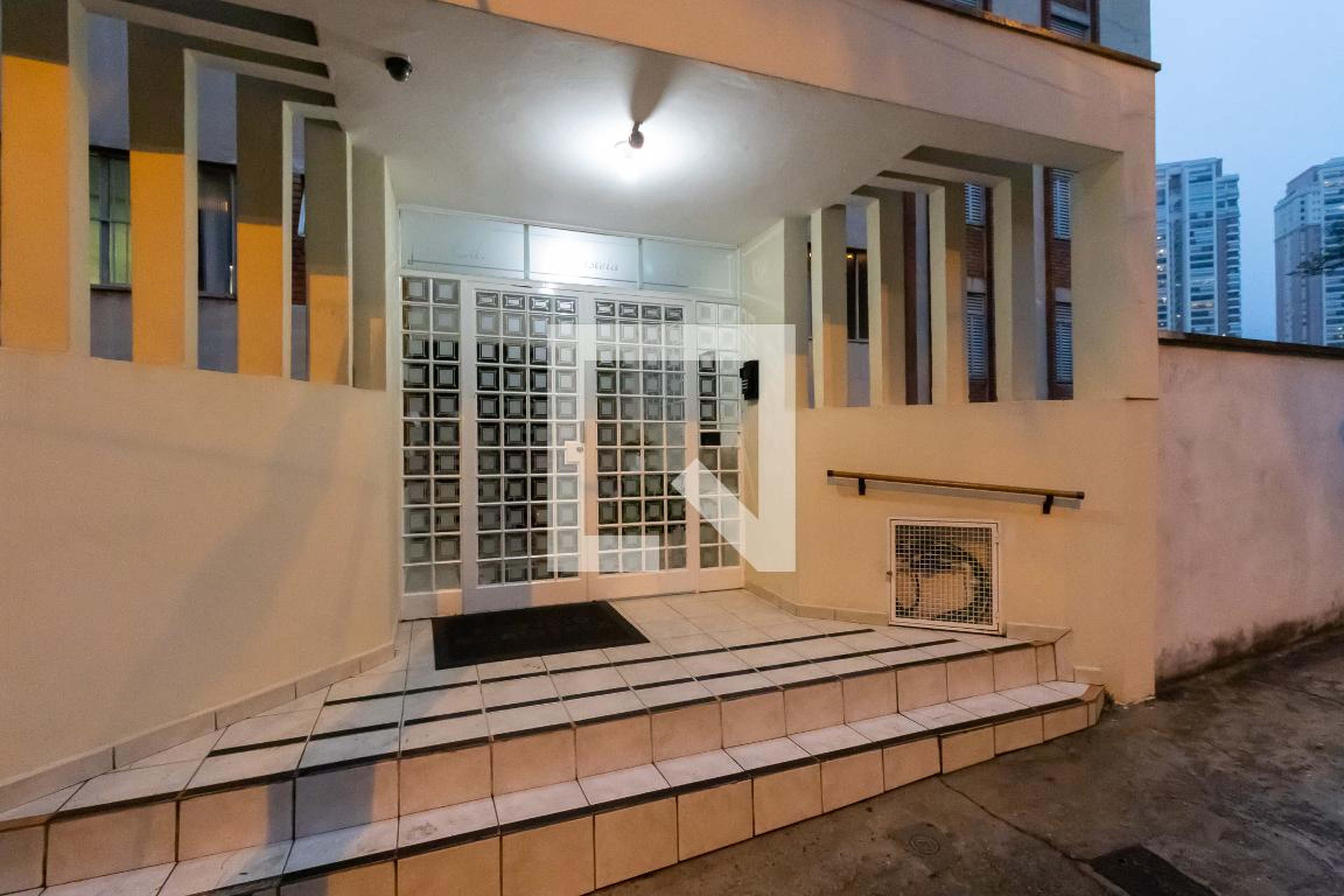 Fachada do Condomínio Condomínio Maristela