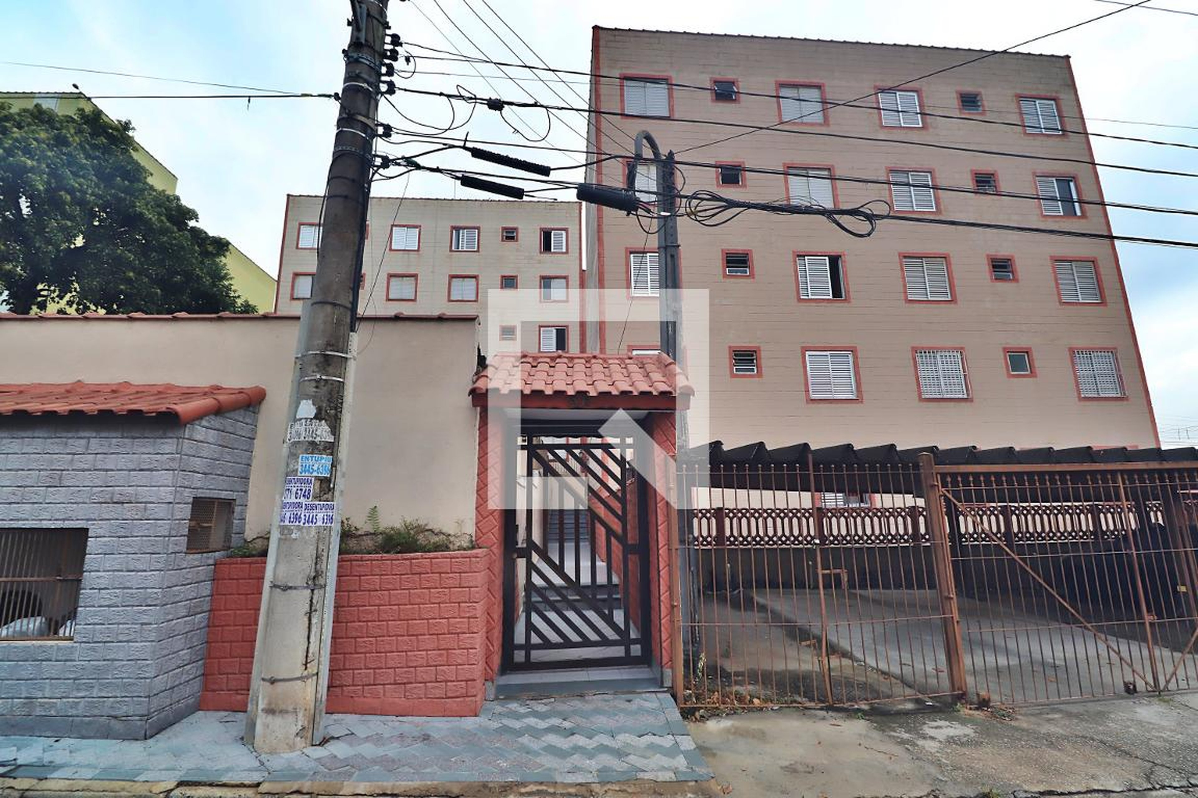 Fachada Condomínio em Rua Abel Ferreira, 6