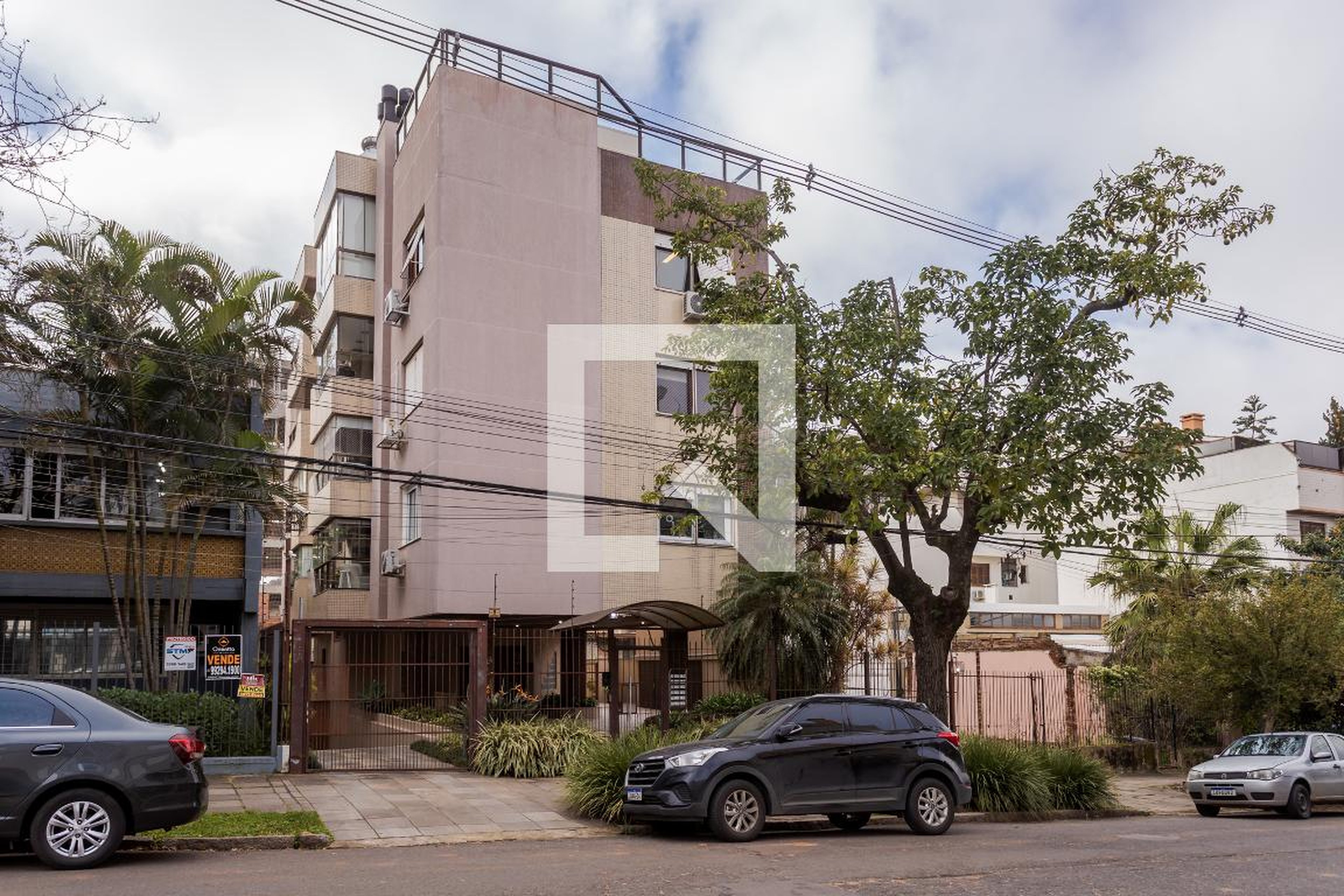 Fachada Condomínio em Rua Professor Ivo Corseuil, 324
