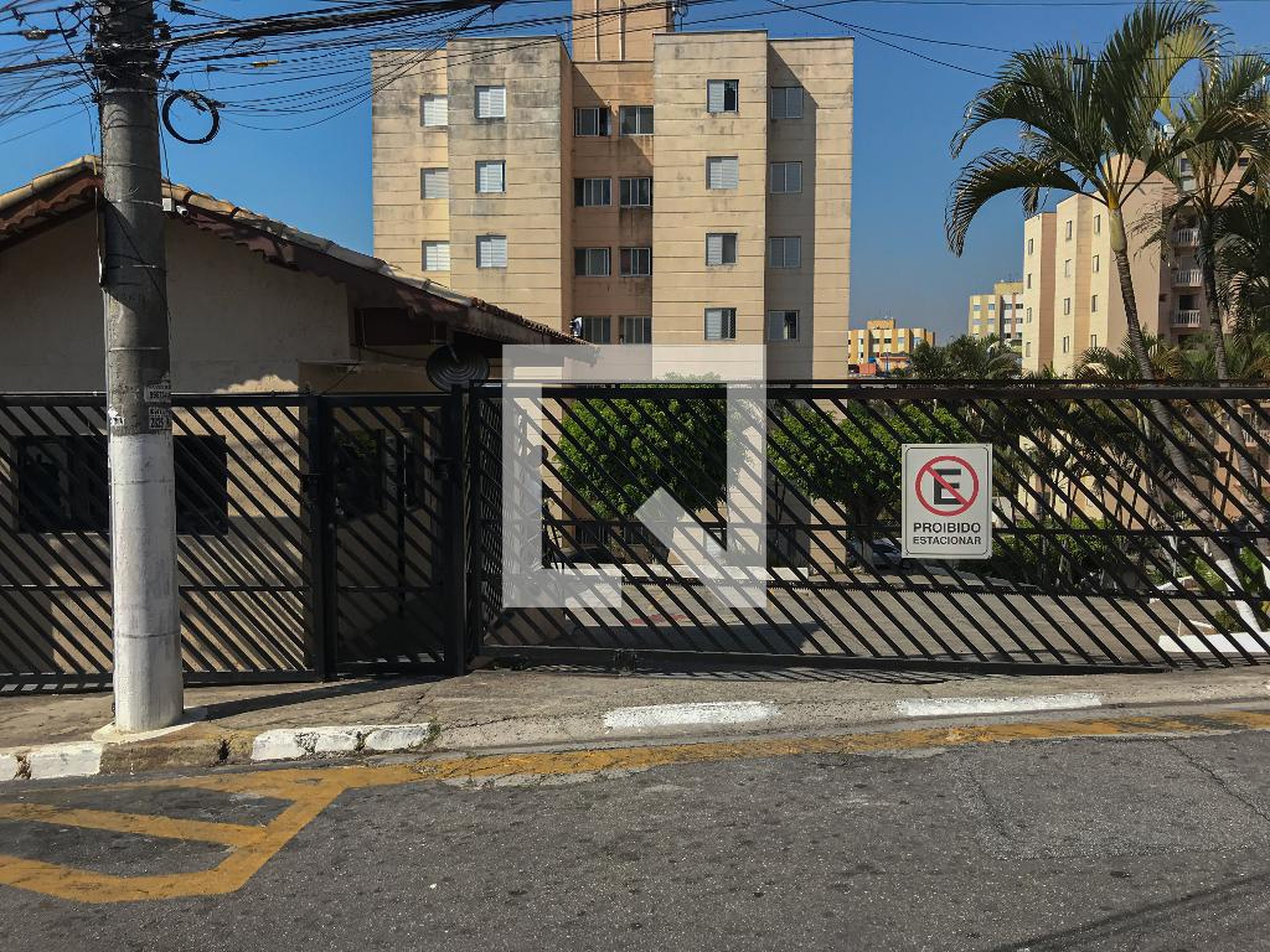 Fachada Condomínio em Rua Antônio Almeida Tavares, 125