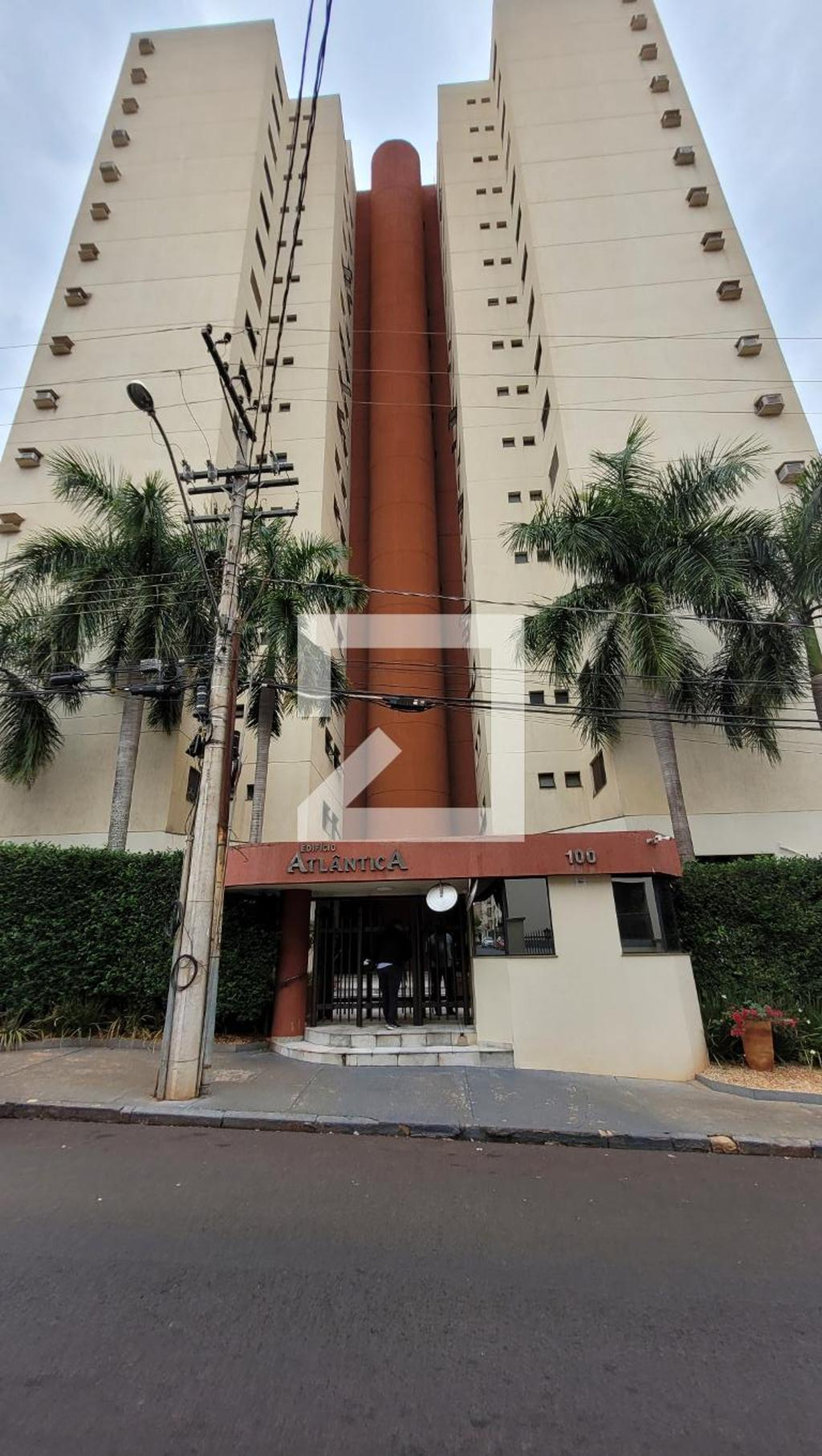 Fachada Condomínio em Rua Atibaia, 100