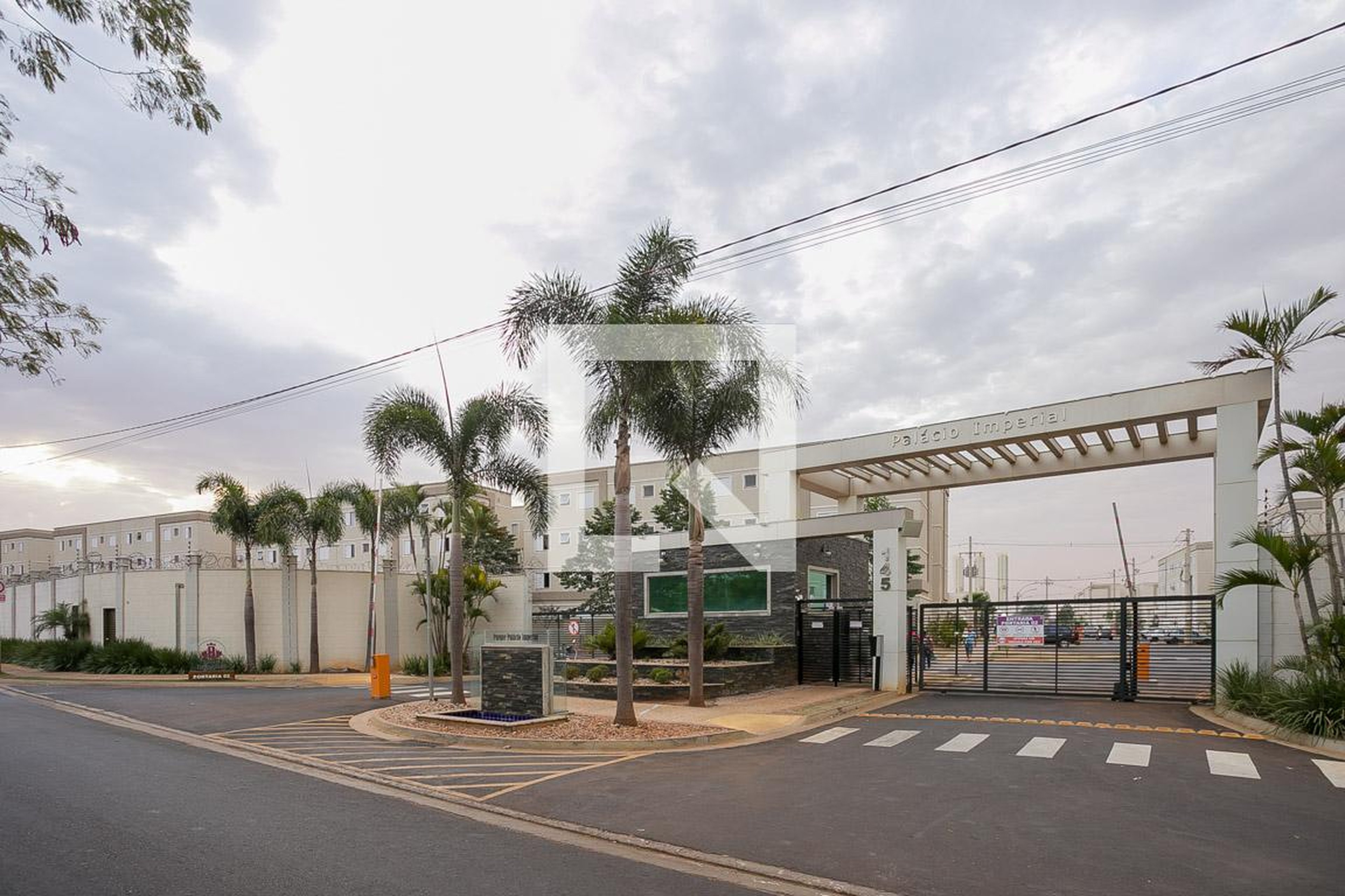 Fachada do Condomínio Condomínio Reserva Imperial