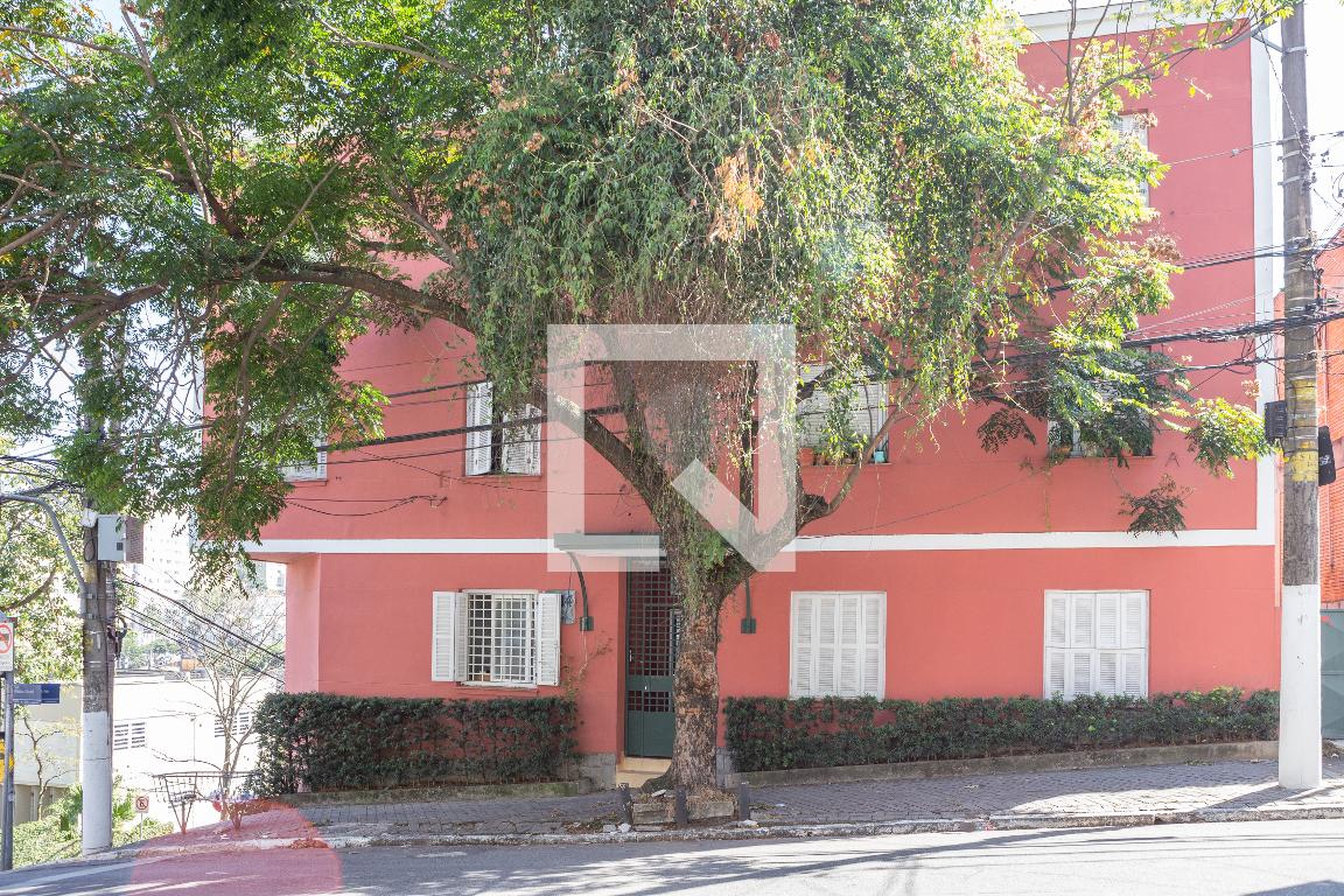 Fachada Condomínio em Rua Ministro Godói, 1384