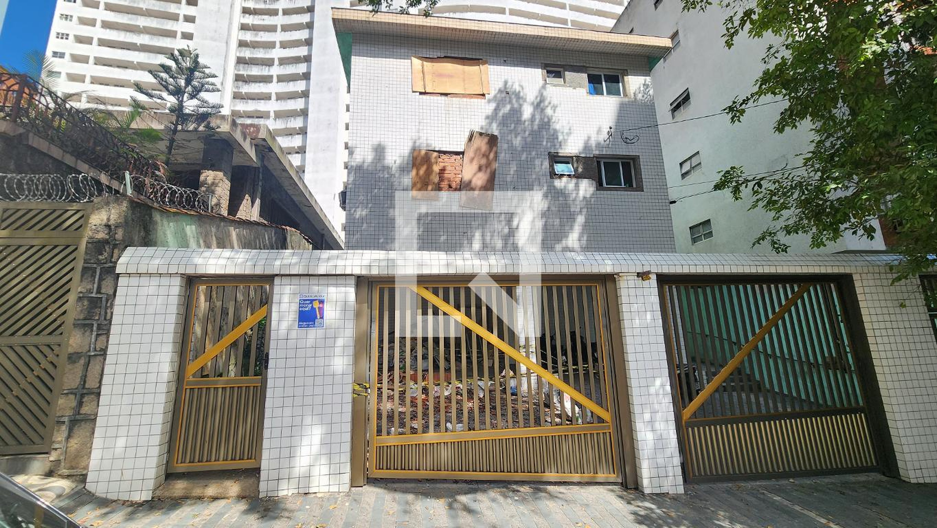 Fachada Condomínio em Rua Pedro Borges Gonçalves, 22