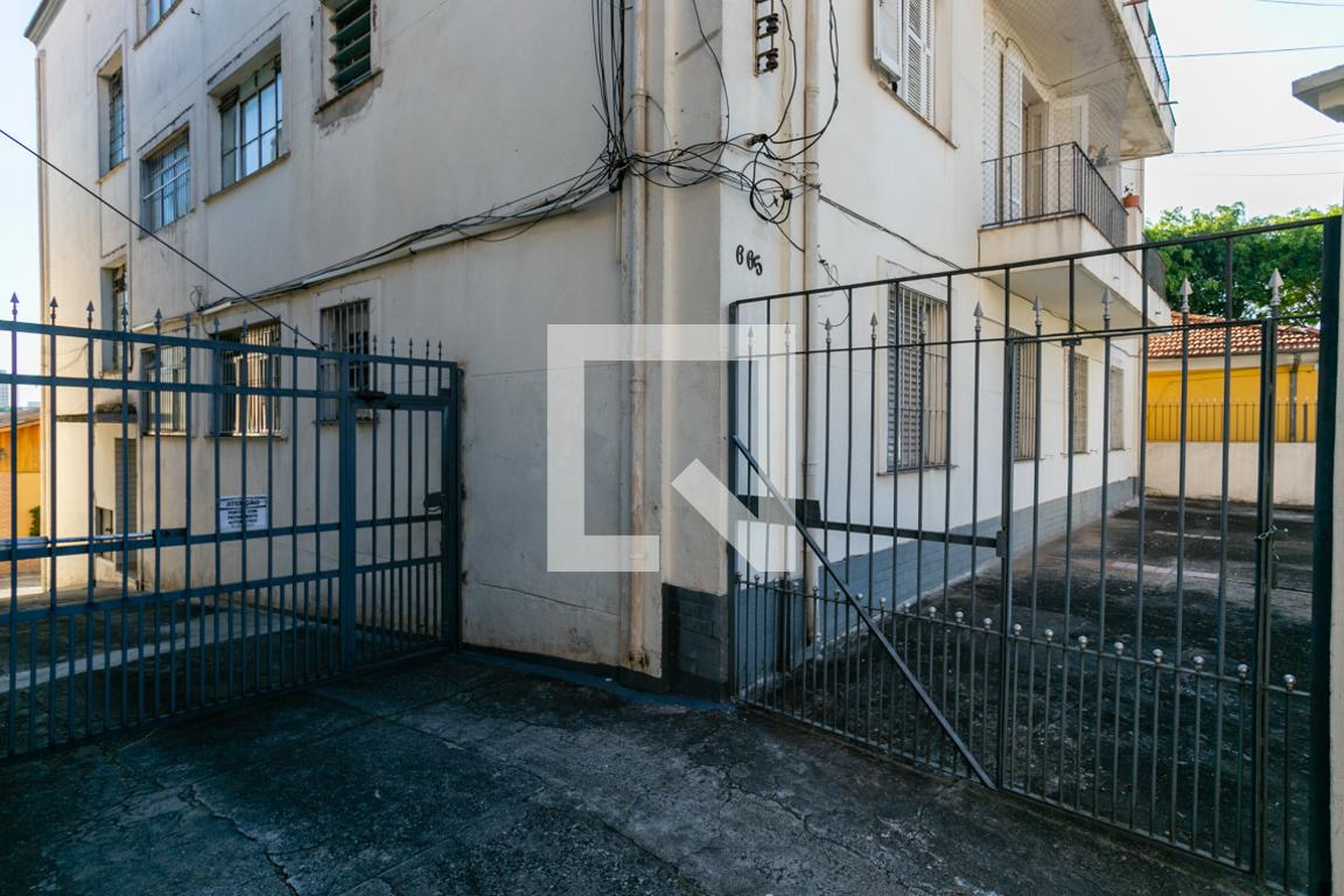 Fachada do condomínio Edifício Adriana