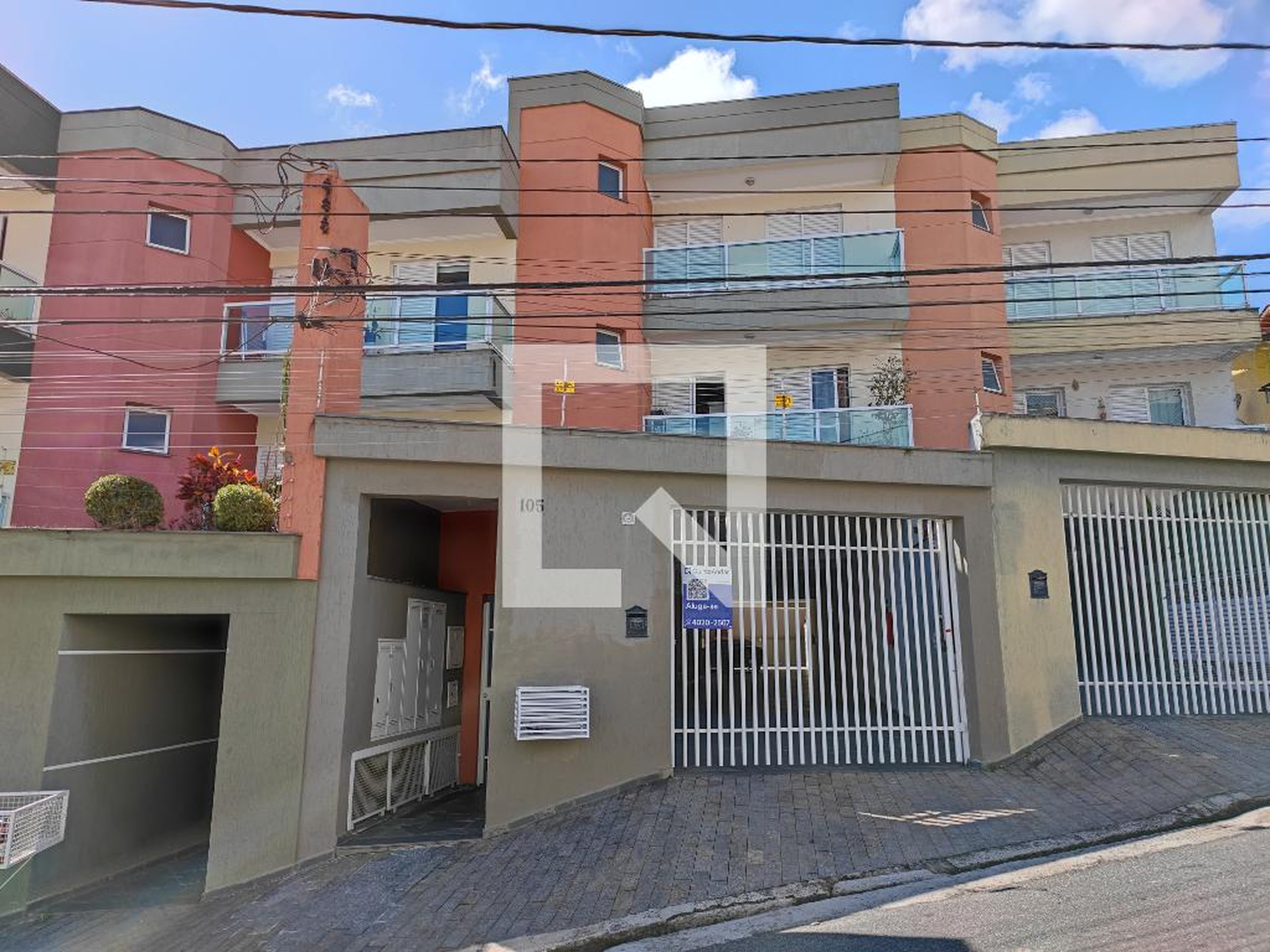 Fachada Condomínio em Rua Alexandre Fleming, 105