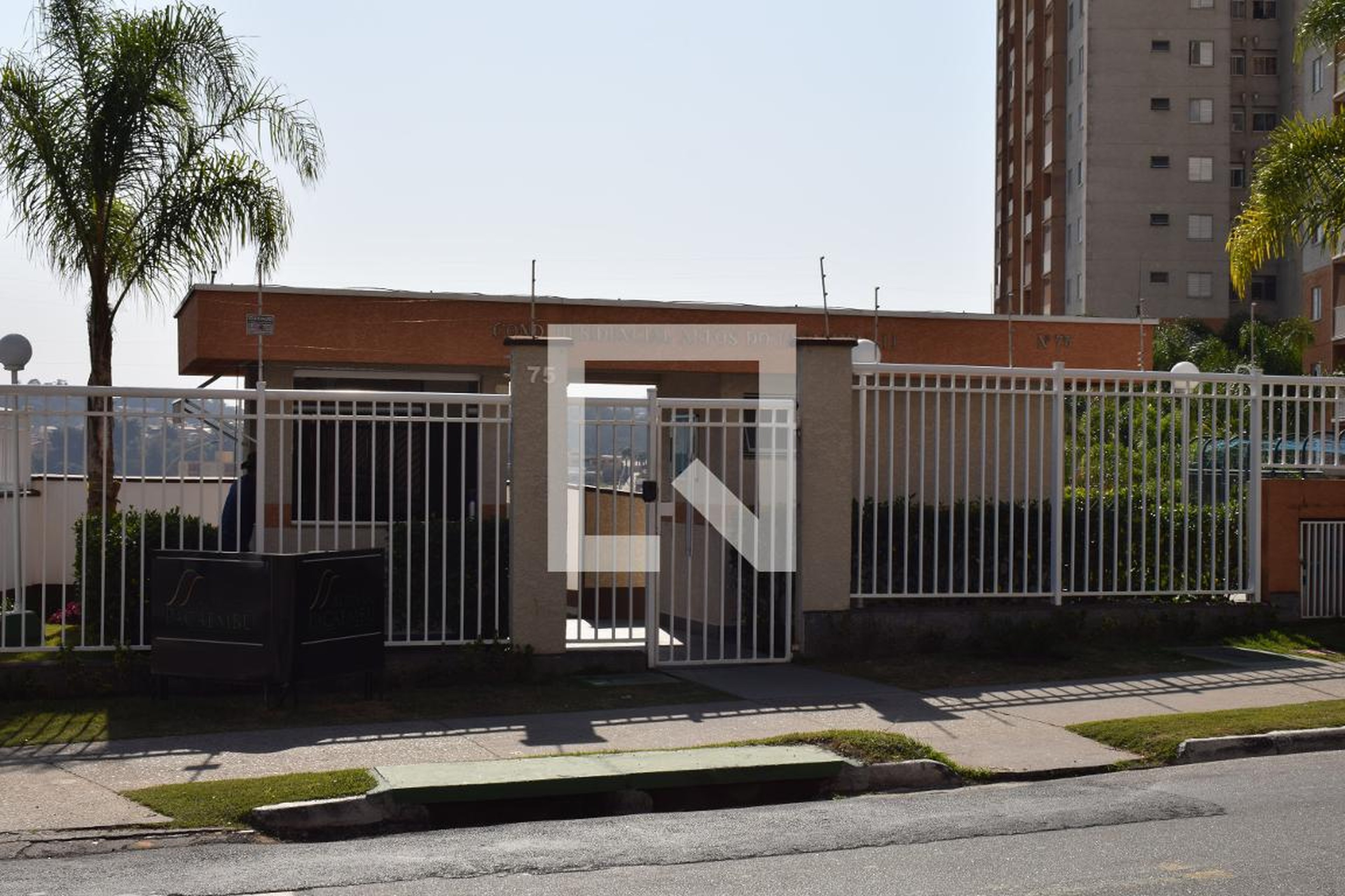 Fachada do Condomínio Condomínio Altos do Pacaembu
