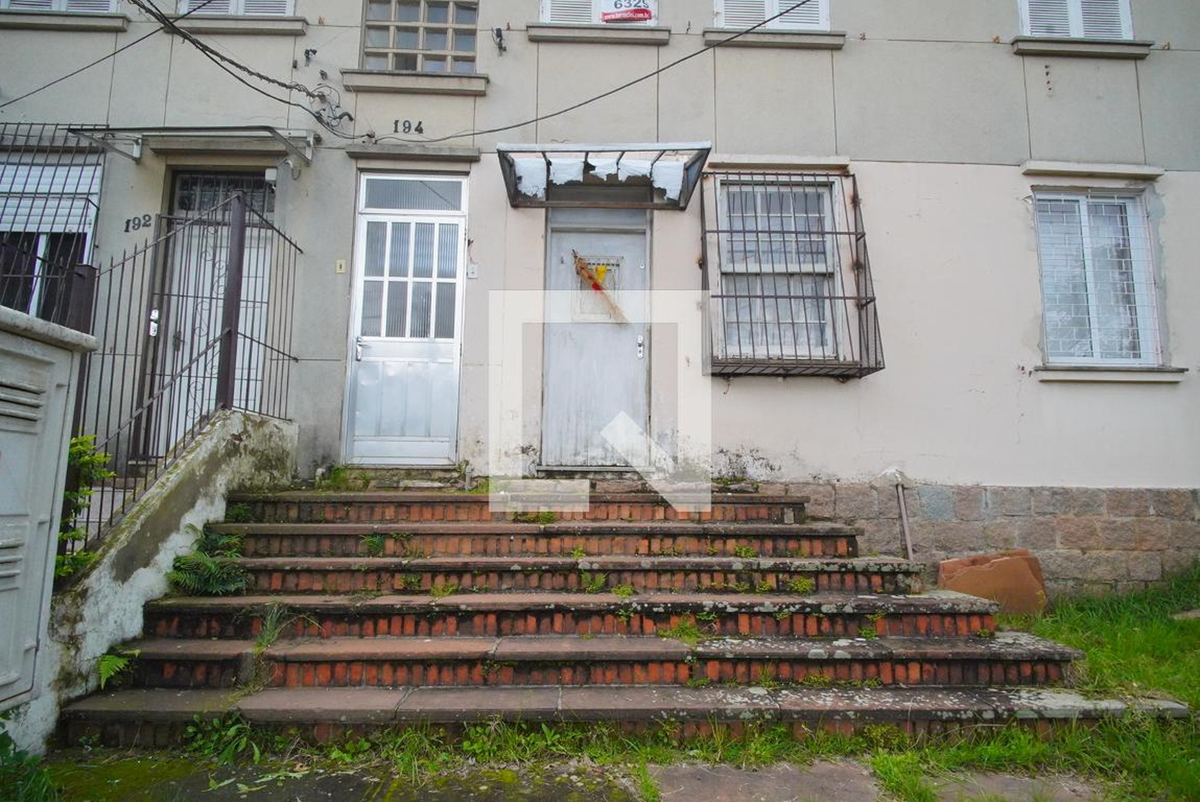 Fachada do Condomínio Condomínio em Rua Arroio do Meio, 194