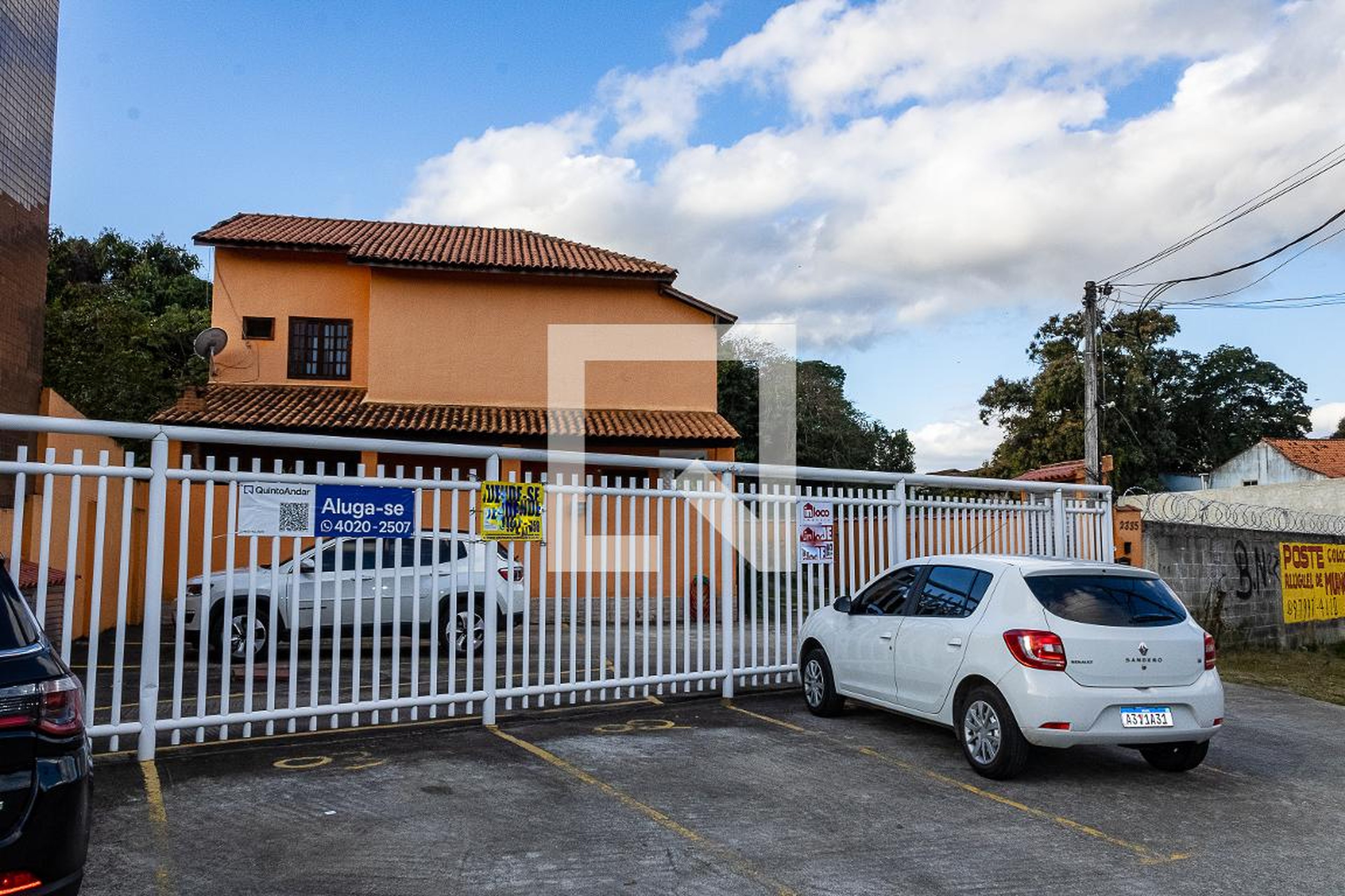 Fachada do Condomínio Condomínio em Estrada do Cabuçu, 2335