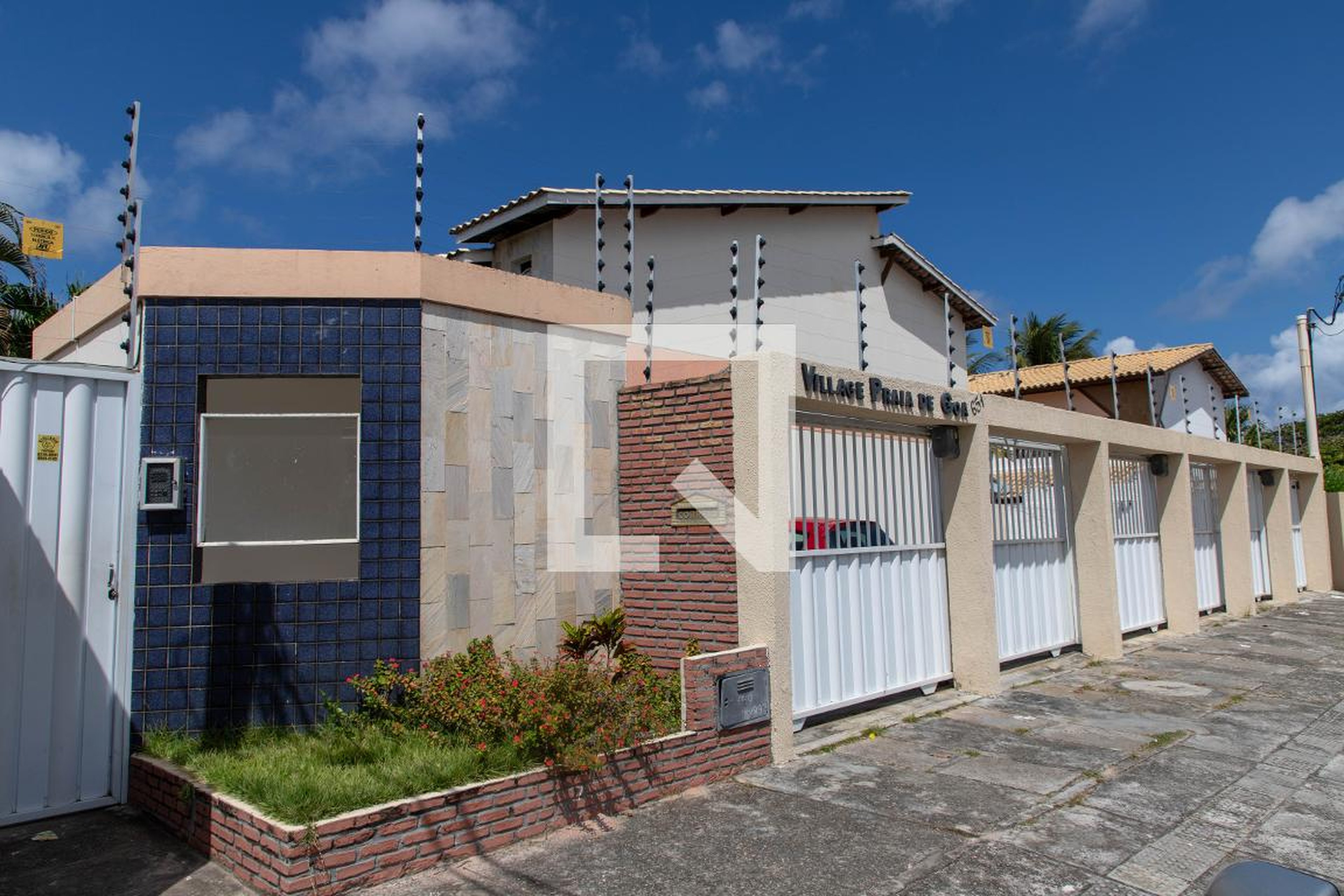 Fachada Condomínio Village Praia de Goa