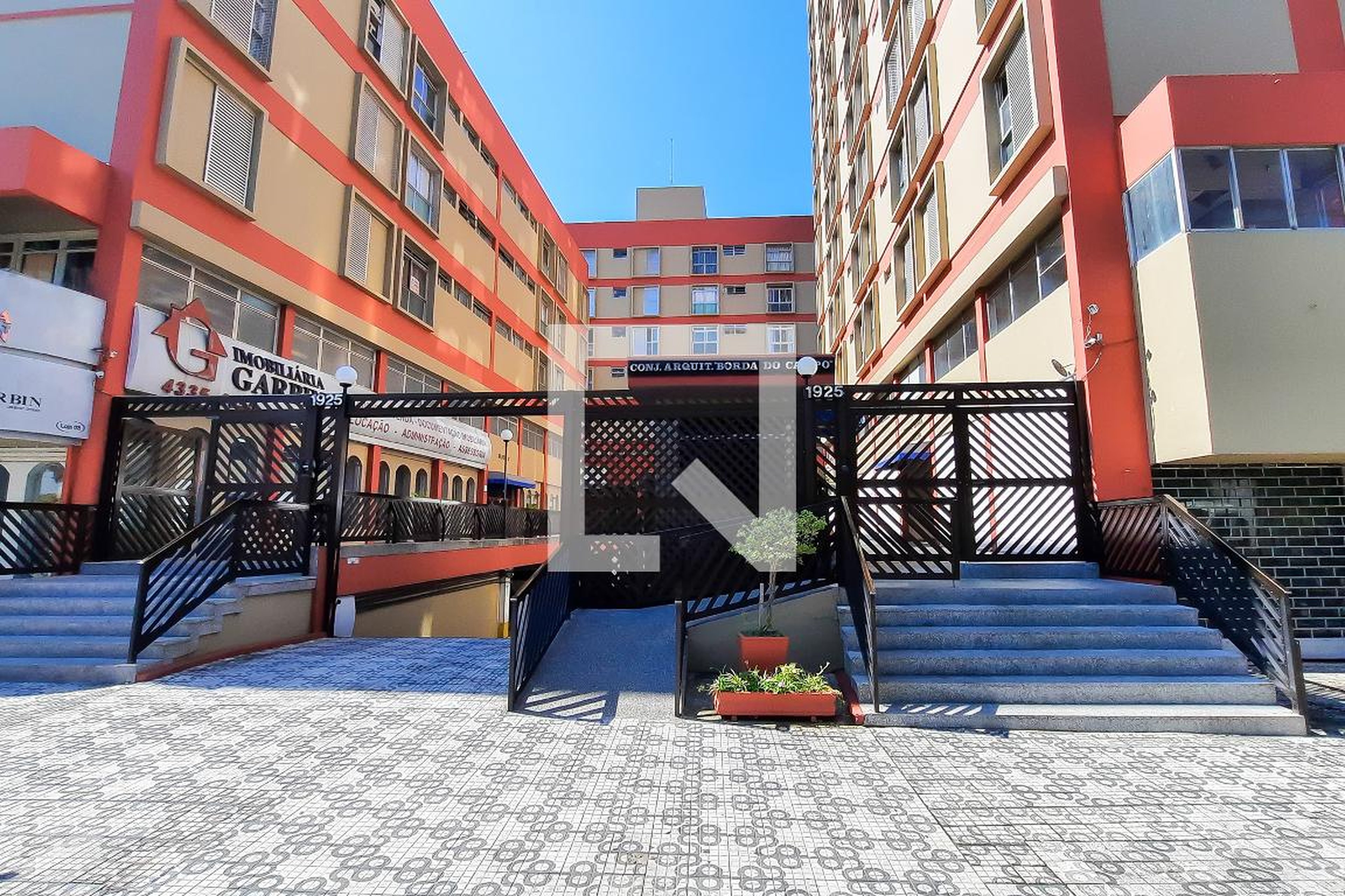 Fachada do Condomínio Condomínio Conjunto Arquitetônico Borda do Campo