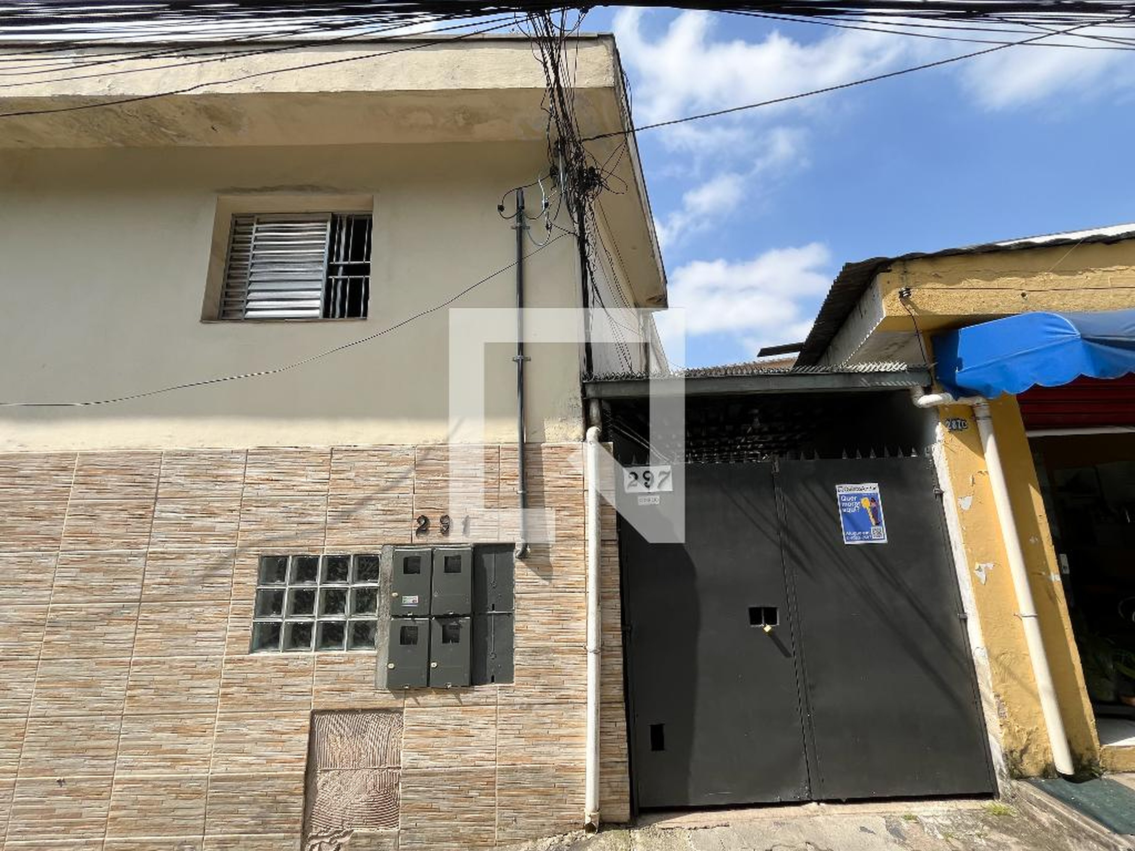 Fachada Condomínio em Rua Guian, 297