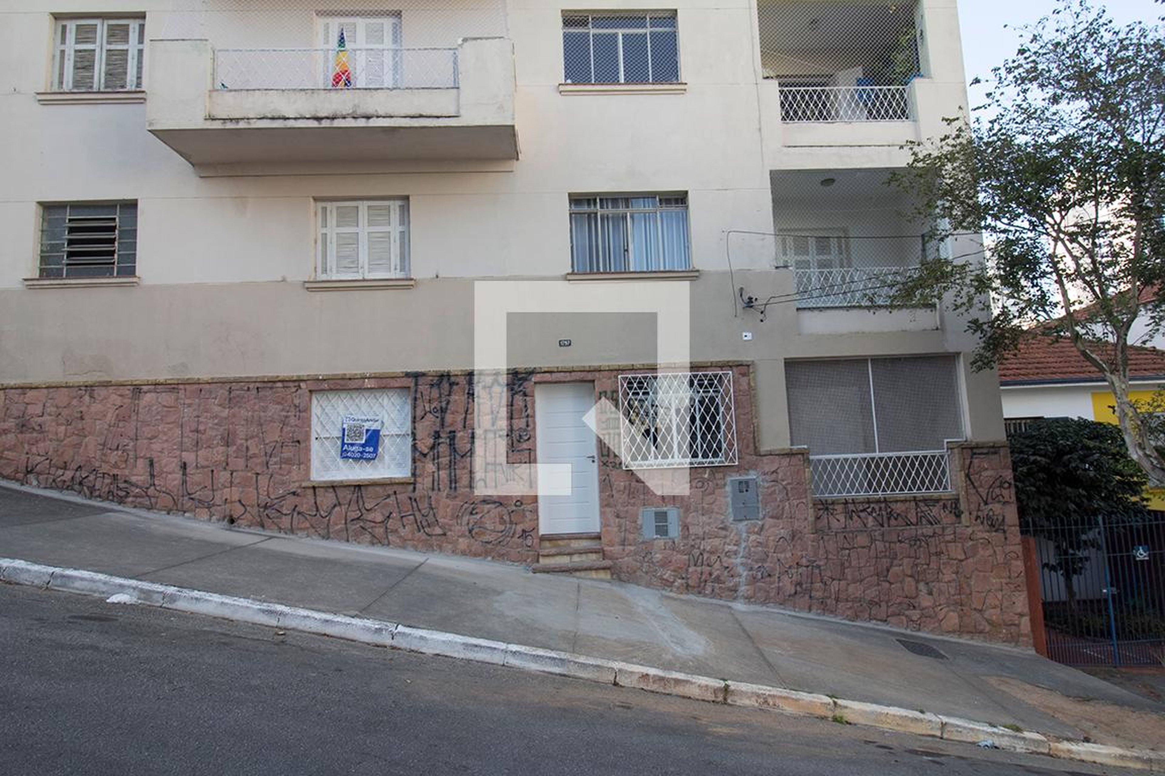 Fachada Condomínio em Rua Caraíbas, 1297