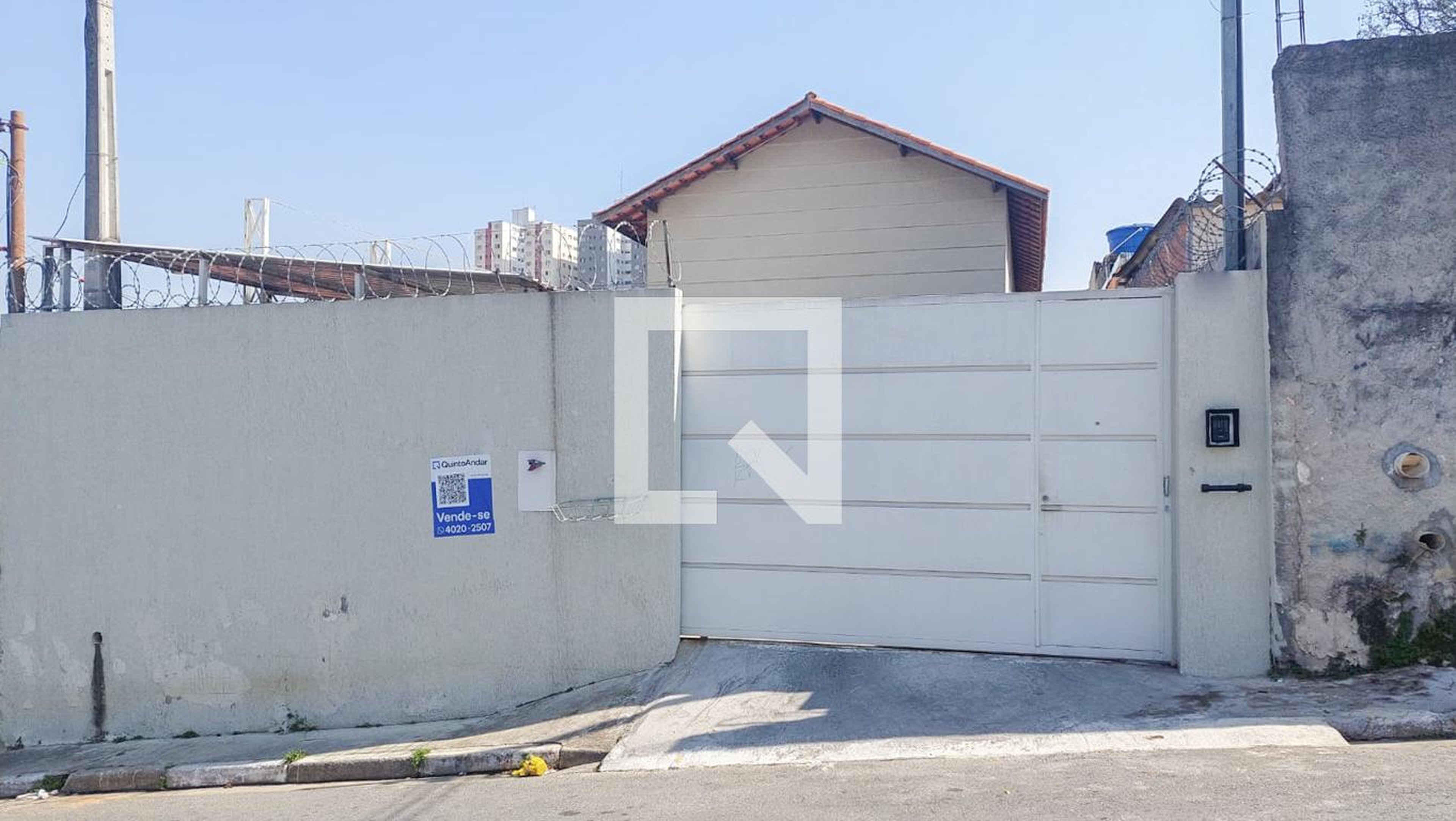 Fachada Condomínio em Rua Deodate Pereira Rezende, 248