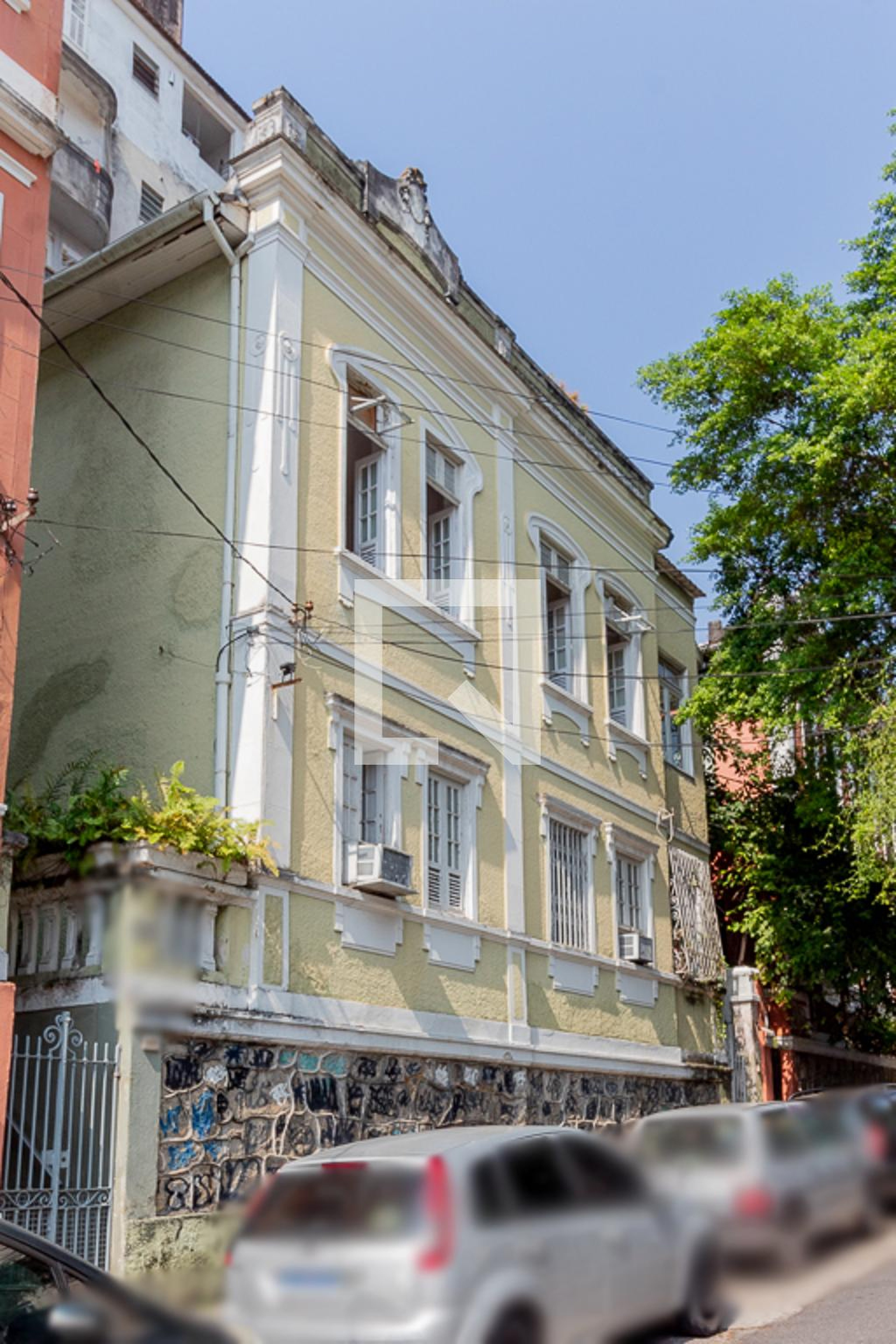 Fachada Condomínio em Rua Cardoso Júnior, 55