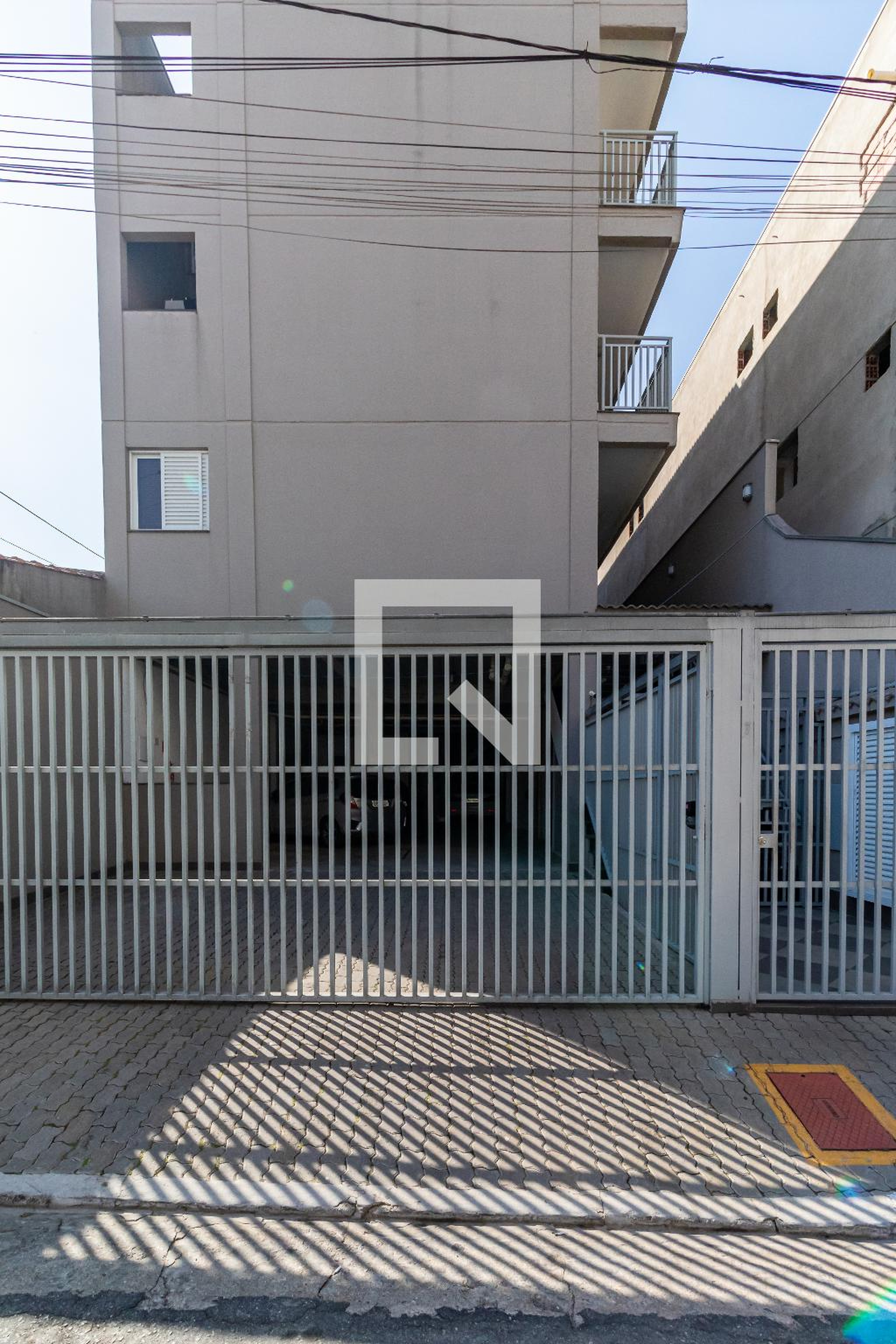 Fachada do Condomínio Condomínio em Rua Pierre de Beranger, 243