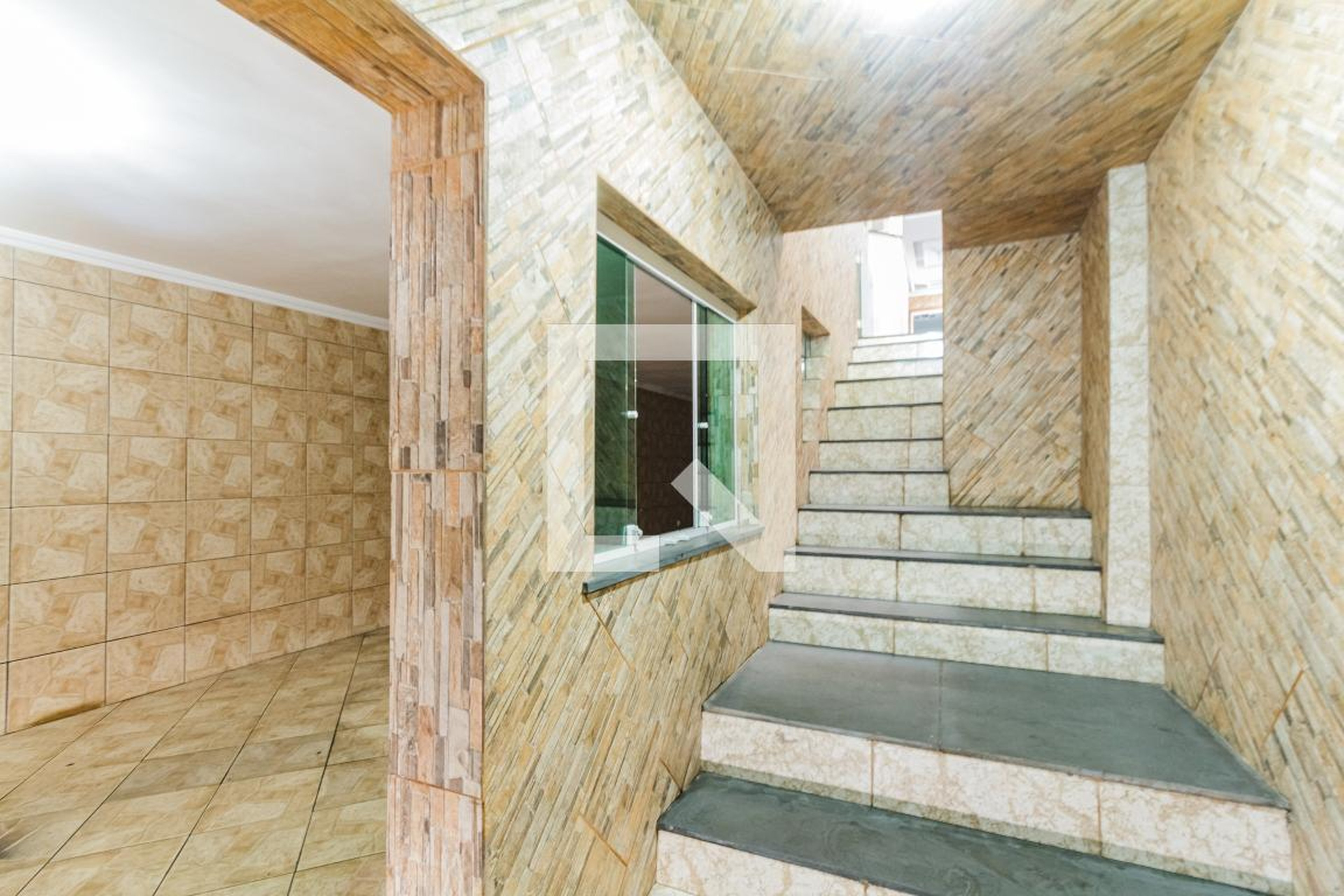 Entrada Condomínio em Rua Luís Benasso, 265