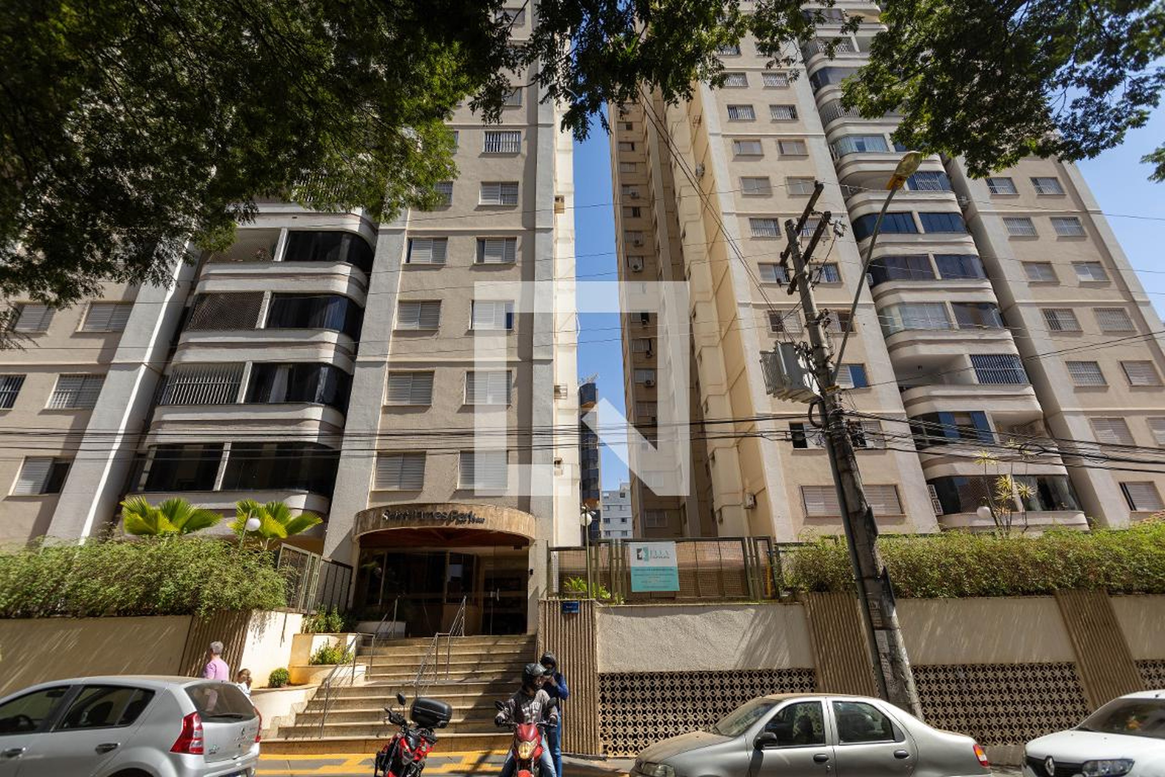 Fachada do Condomínio Condomínio Saint James Park