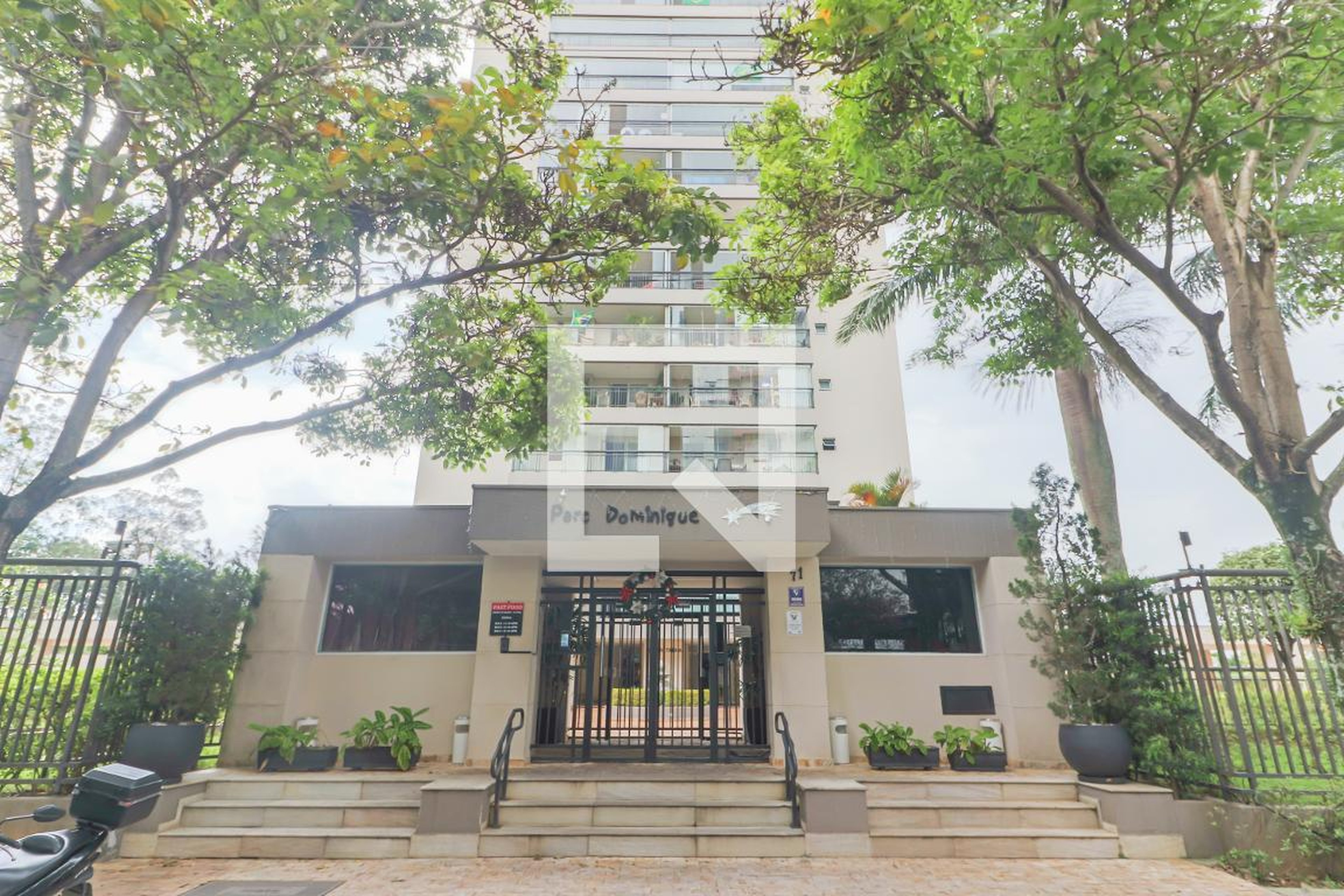 Fachada do Condomínio Condomínio Parc Dominique
