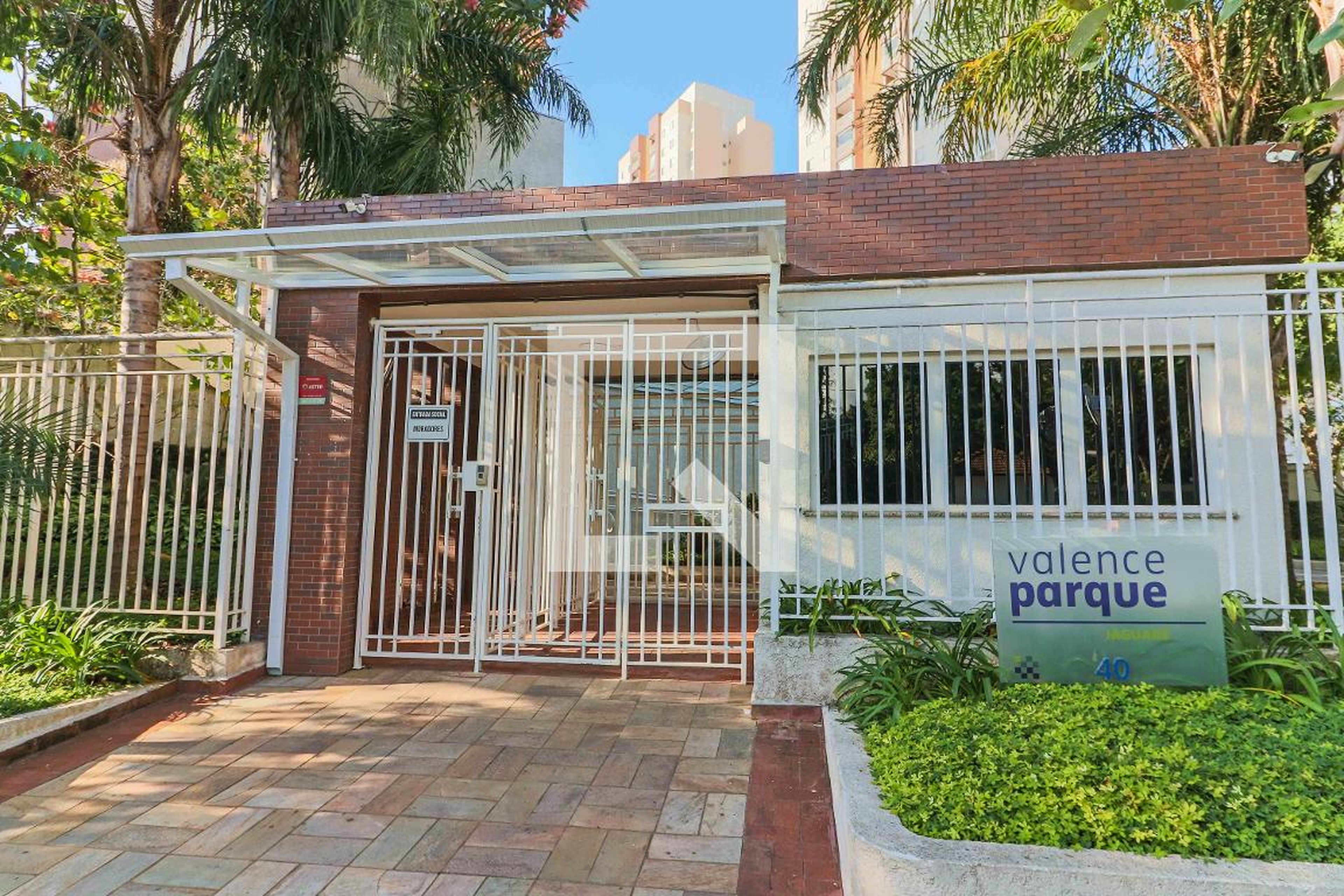 Fachada do Condomínio Condomínio Valence Parque