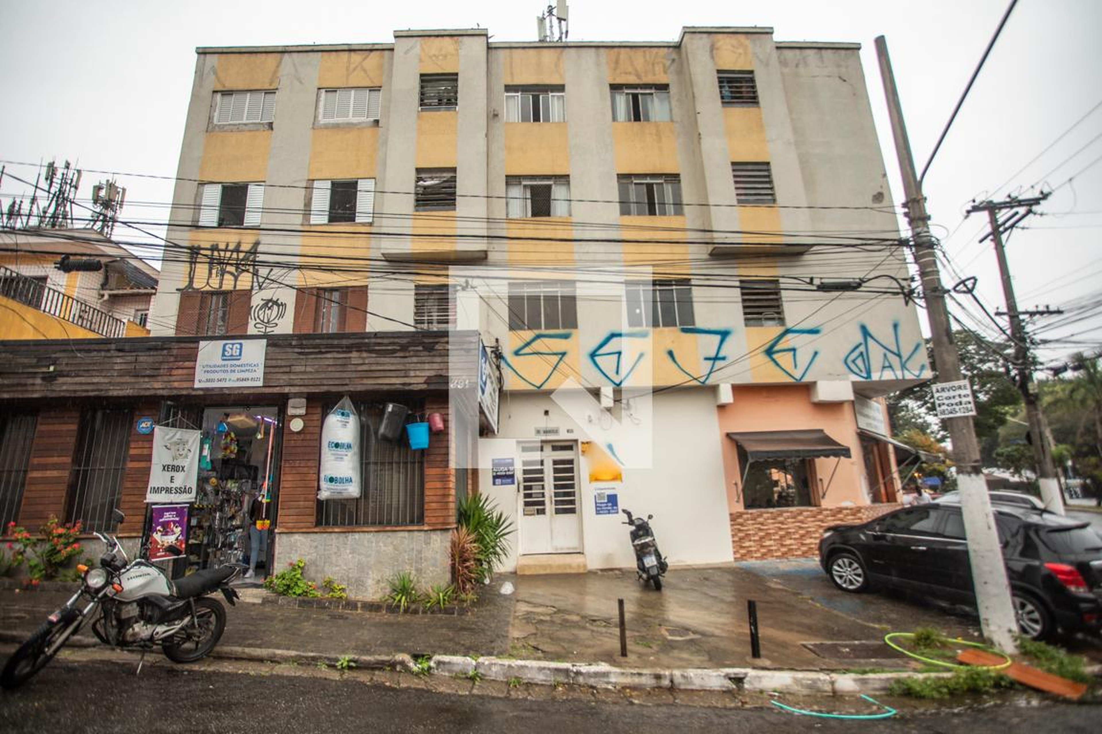 Fachada Condomínio em Rua Doutor Mário Mourão, 393