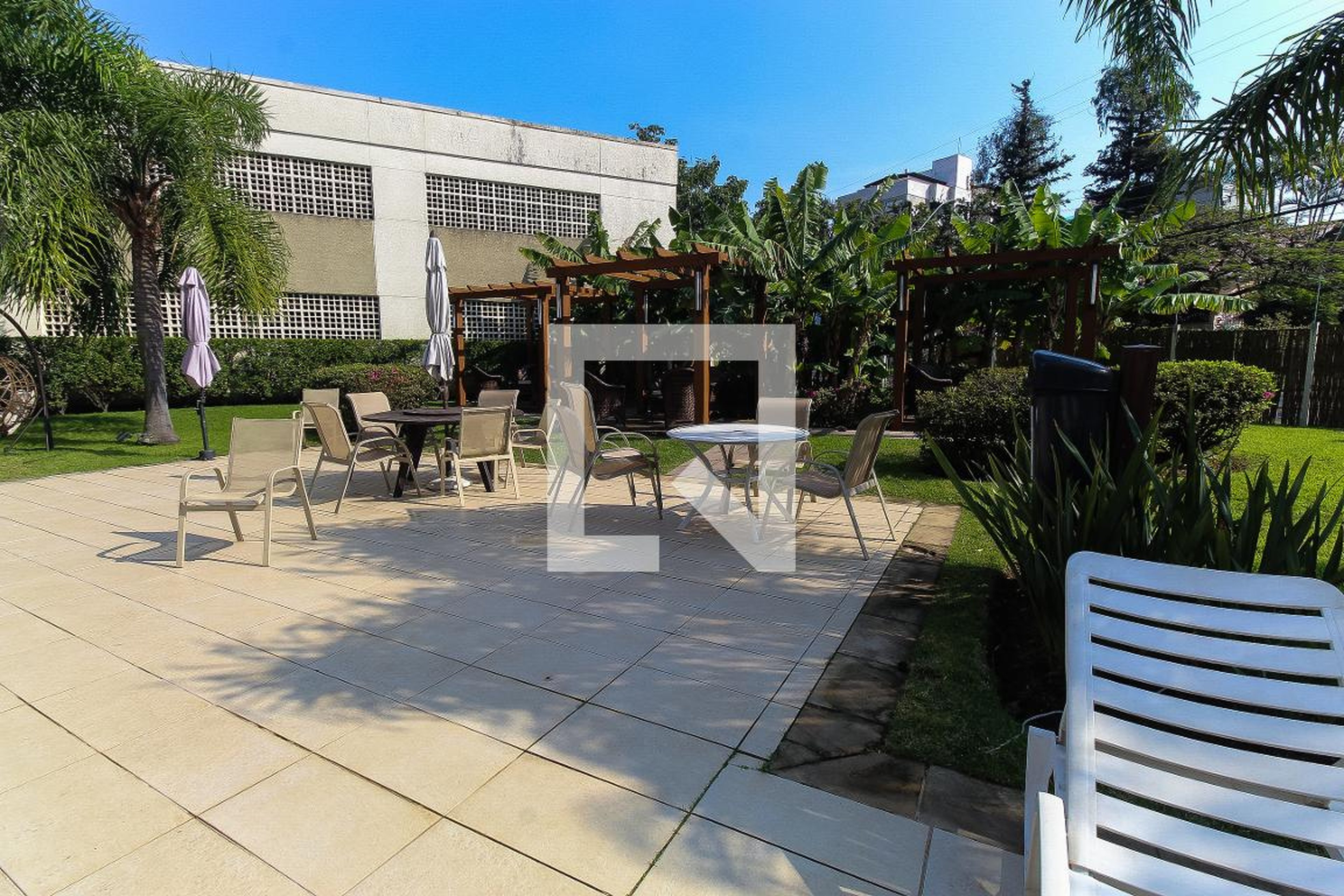 Área da piscina - Cennário Lindóia