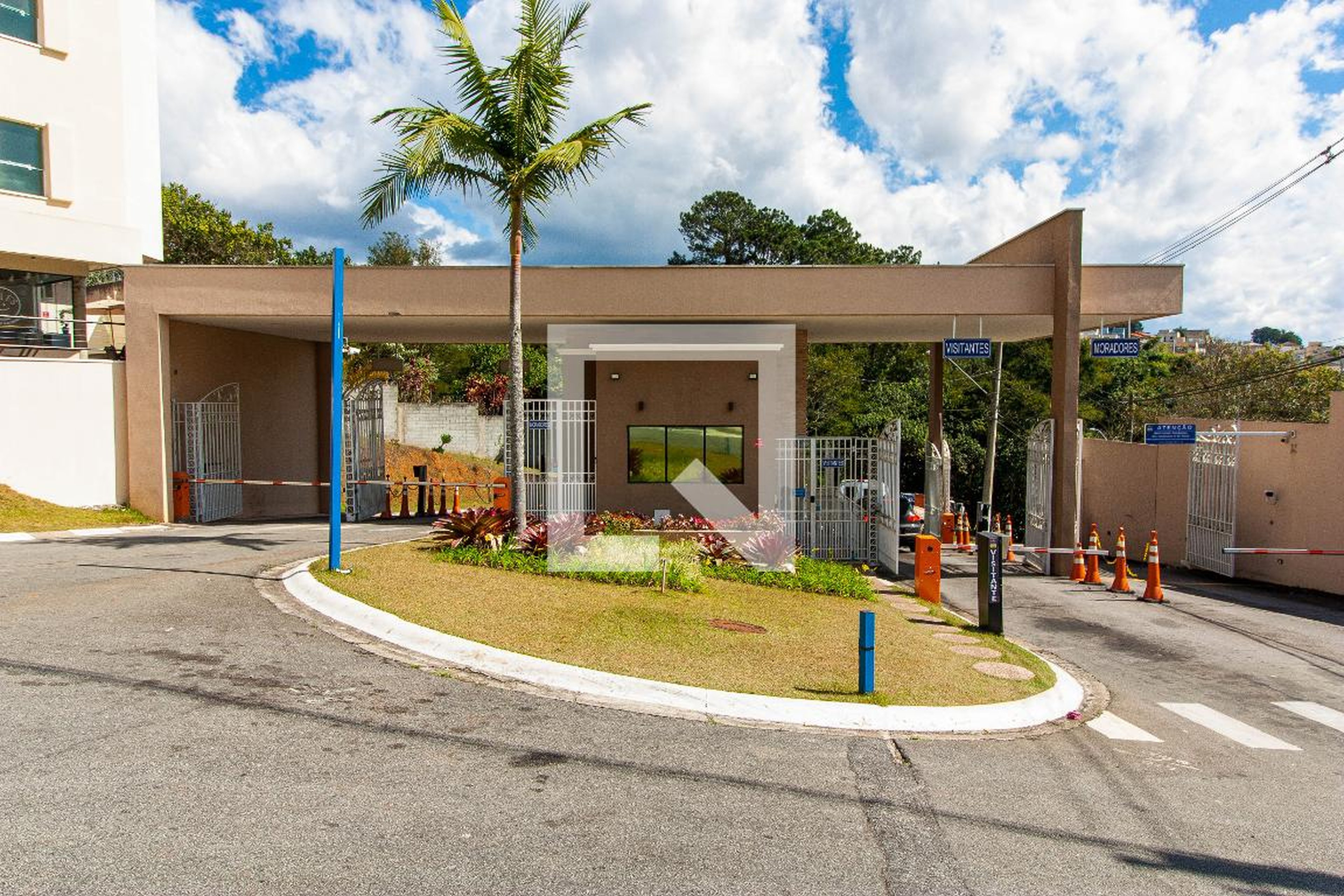 Fachada do Condomínio Condomínio em Alameda Cajá Mirim, 60