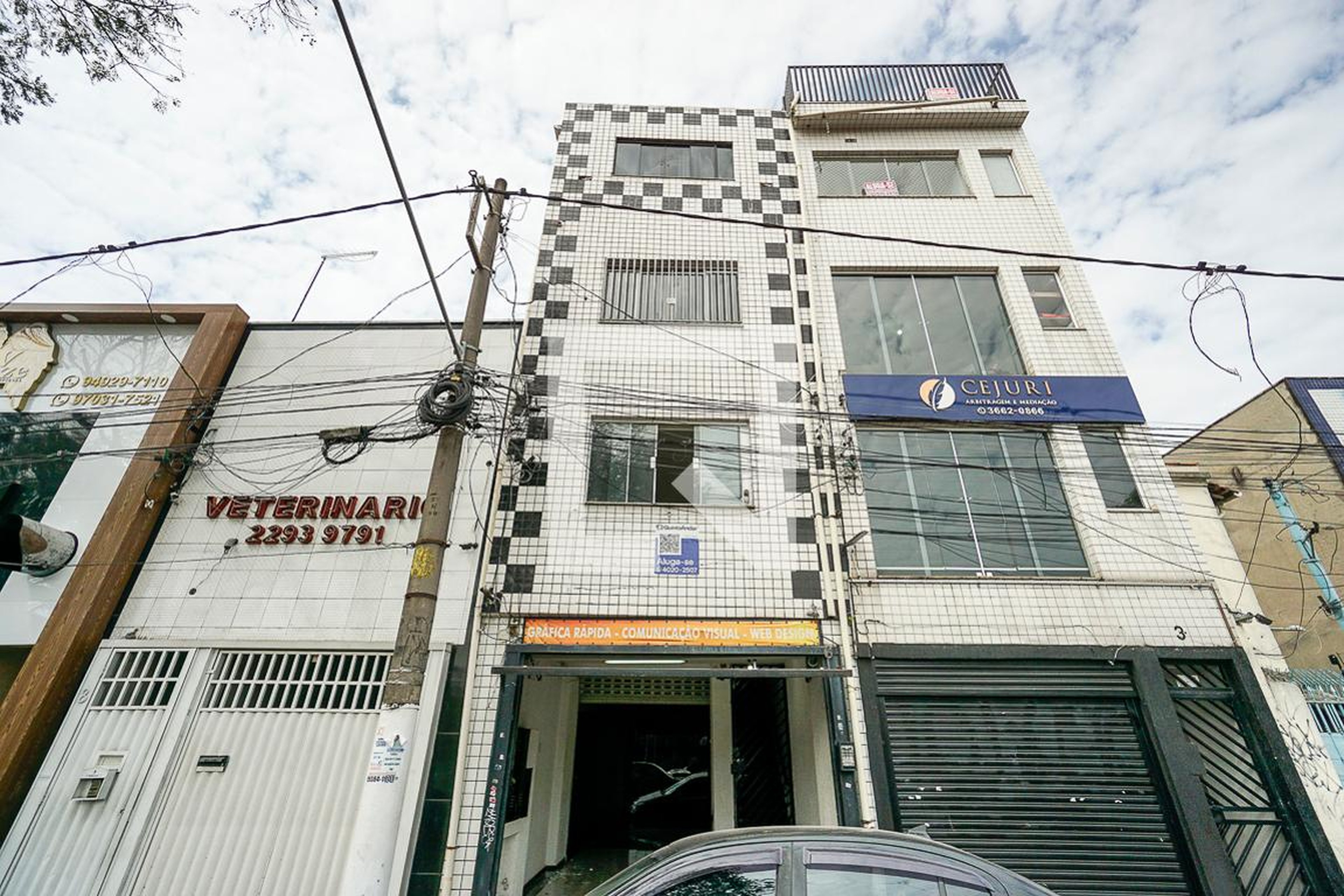 Fachada Condomínio em Rua Henrique de Vasconcelos, 6