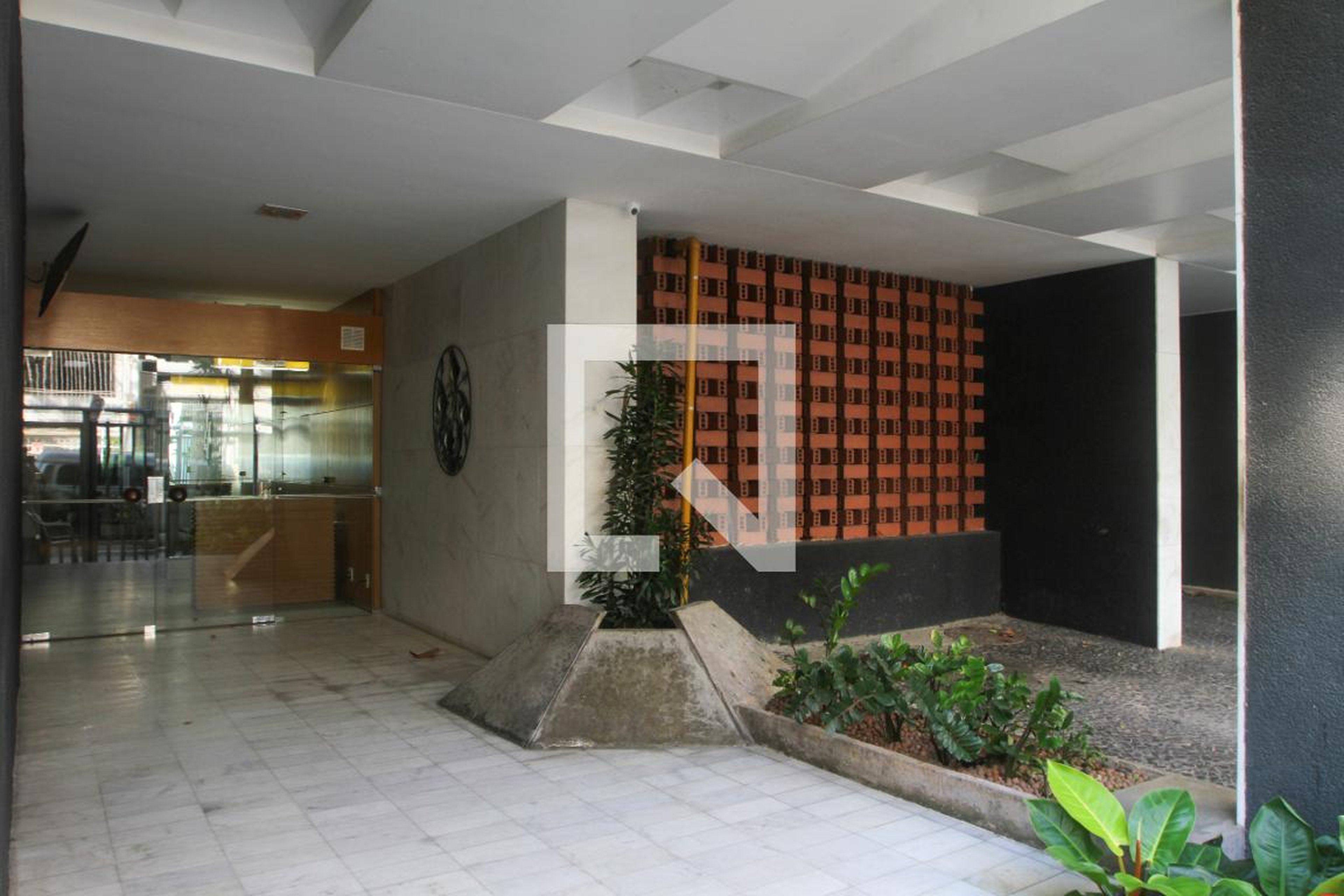 Entrada do Prédio - Bandeirante Tome Del Rei