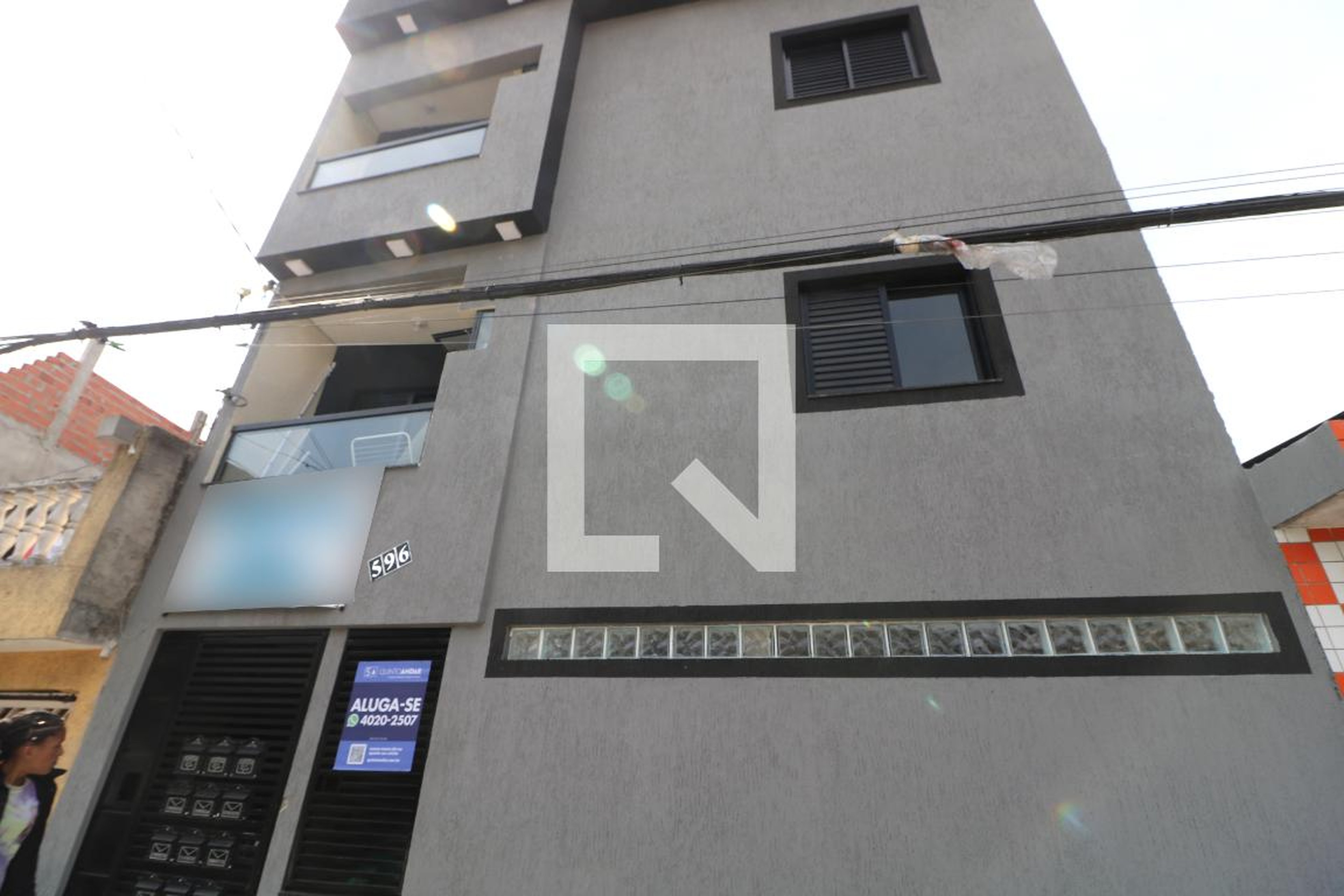 Fachada Condomínio em Rua Benjamin Carr, 596