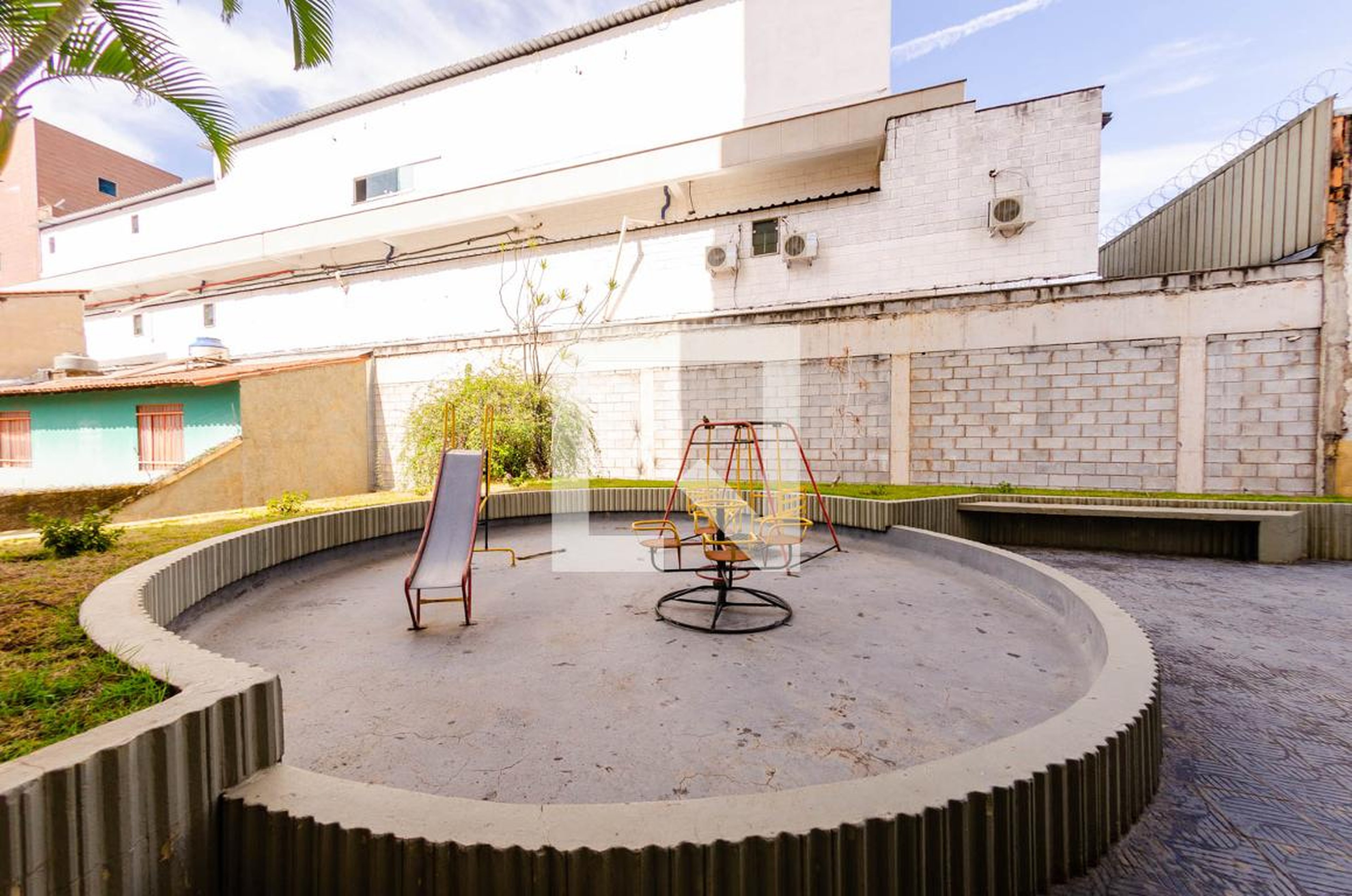 Playground - Vivenda e Jardim