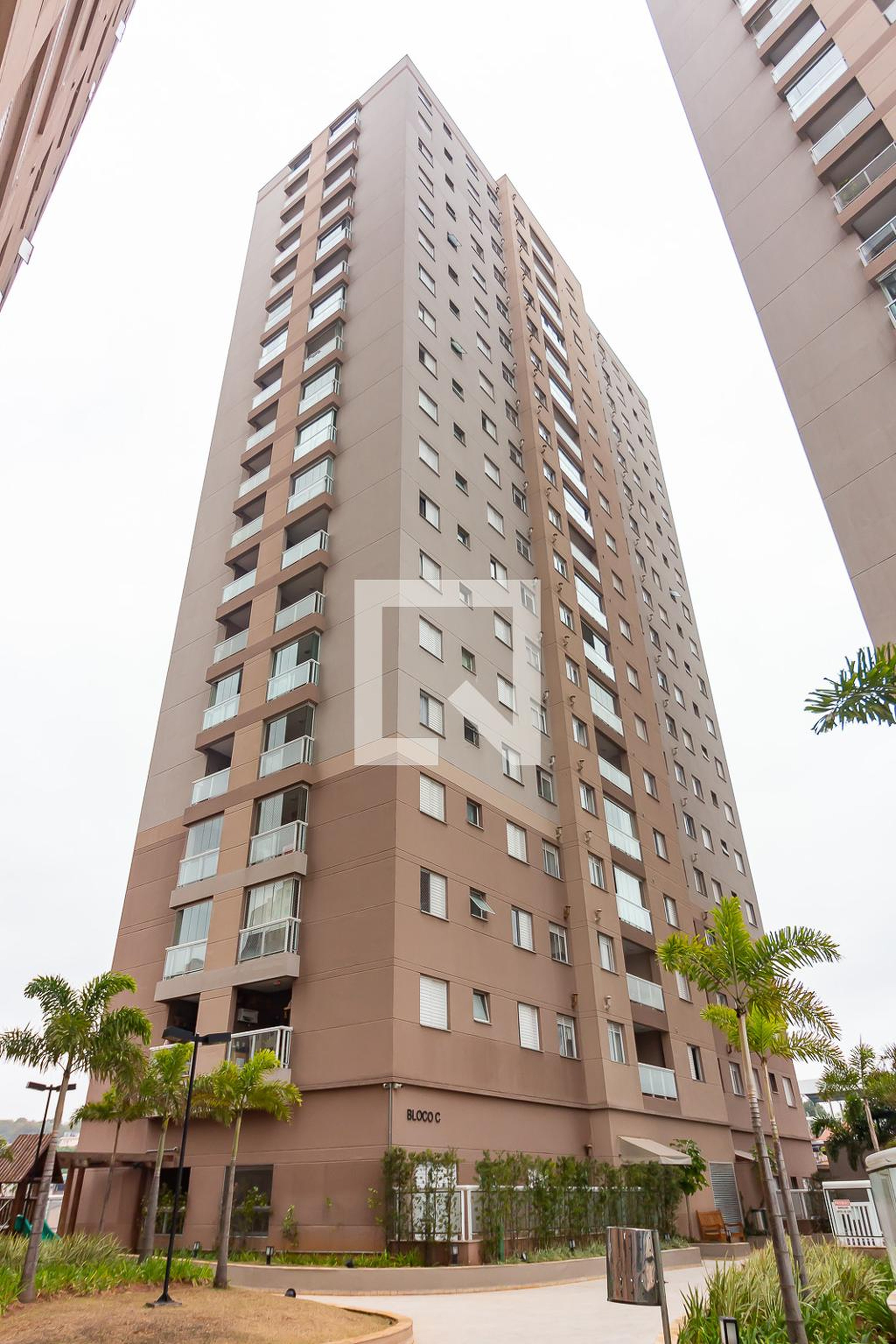 Fachada Condomínio em Rua Cláudio Aparecido Oliveira, 123