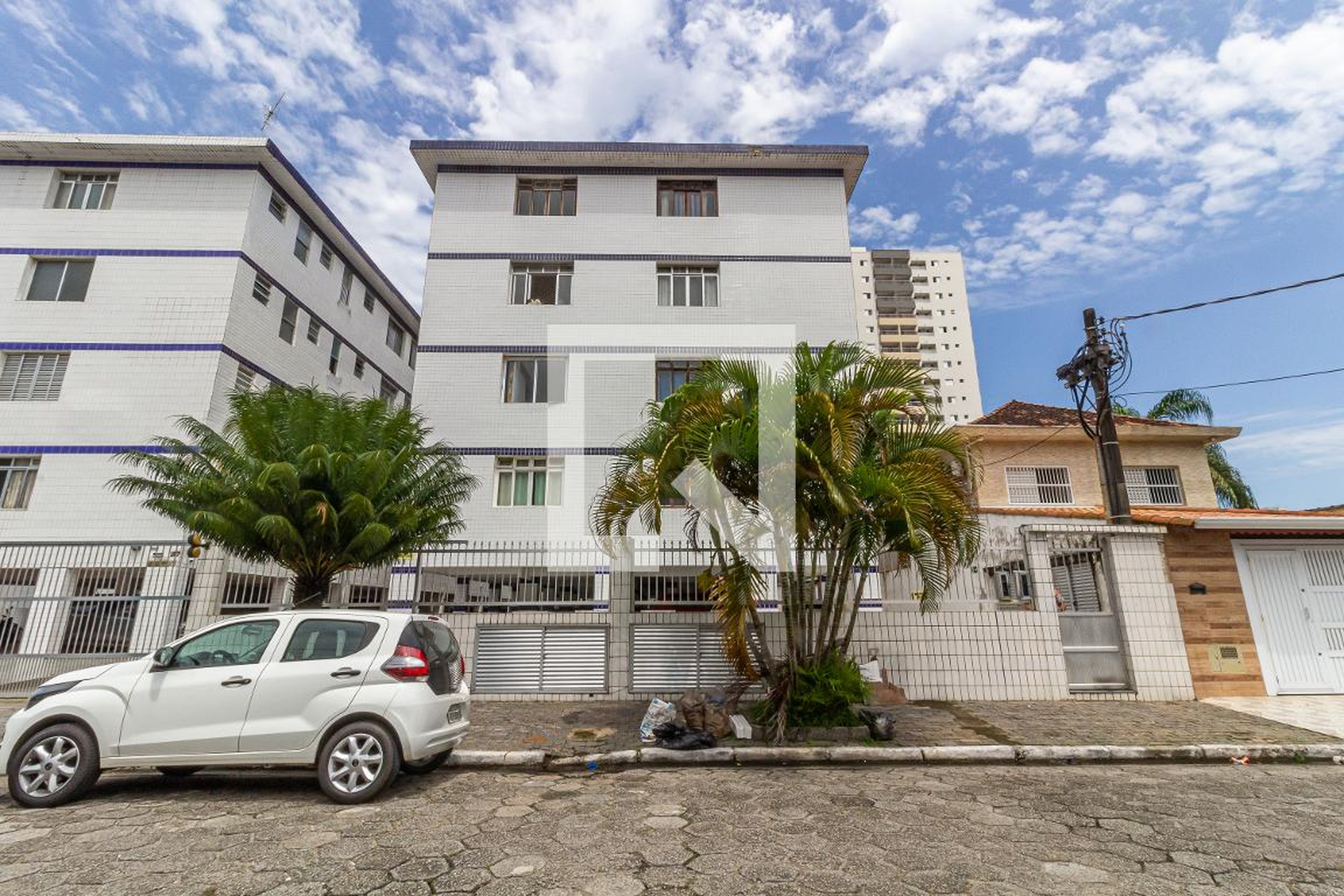 Fachada Condomínio em Rua Brigadeiro Tobias, 230
