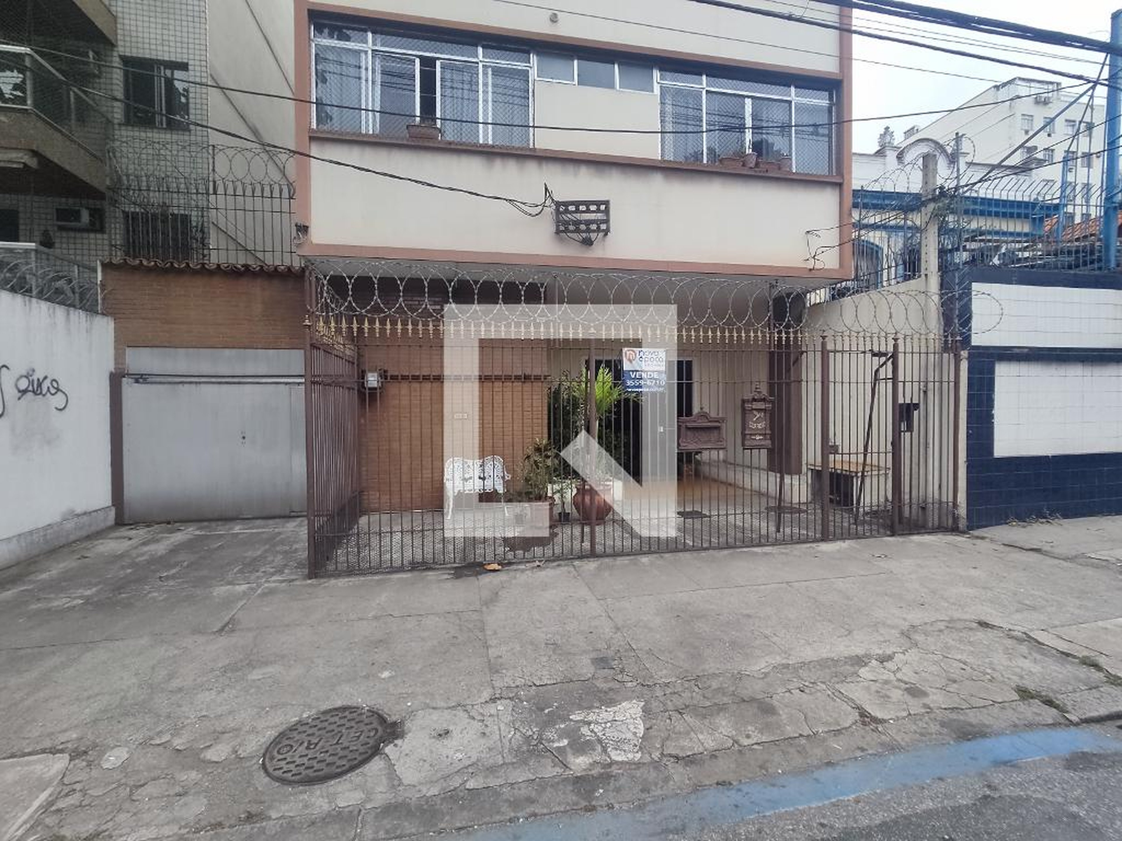 Fachada do Prédio Condomínio em Rua Teodoro da Silva, 445