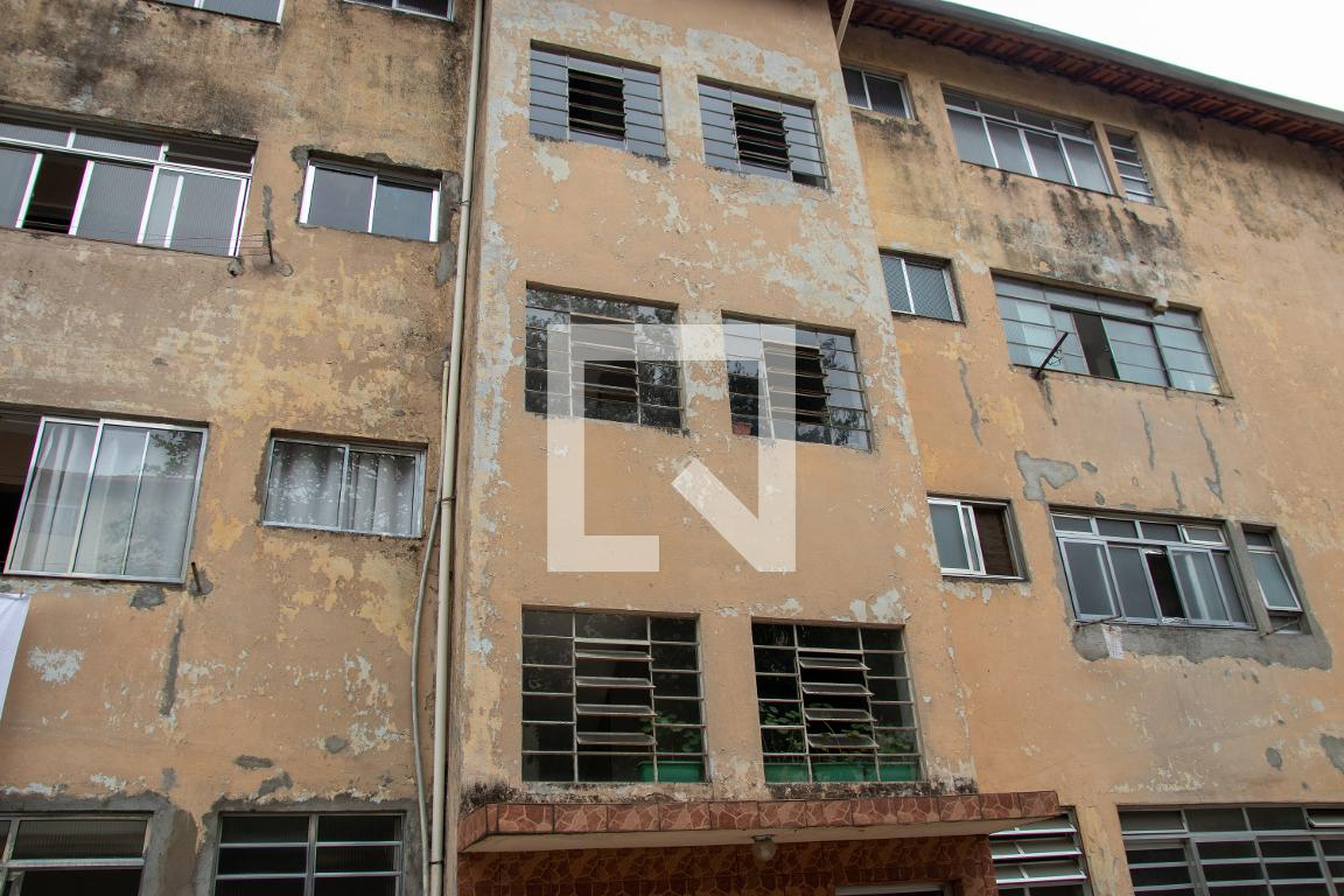 Fachada Condomínio em Rua Mere Marie Anais de Sion, 515