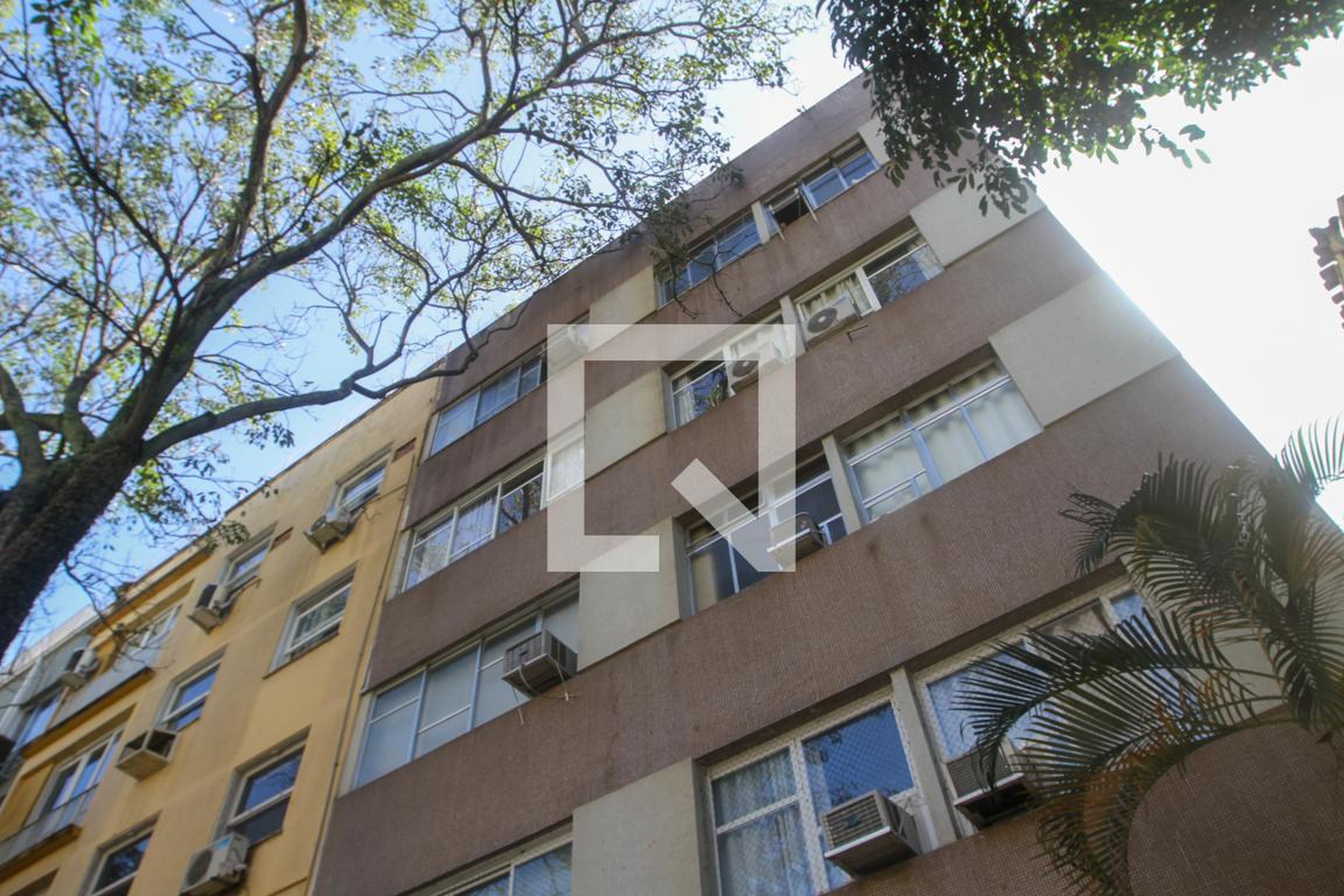 Fachada do Prédio Condomínio Edifico Sera do Mar