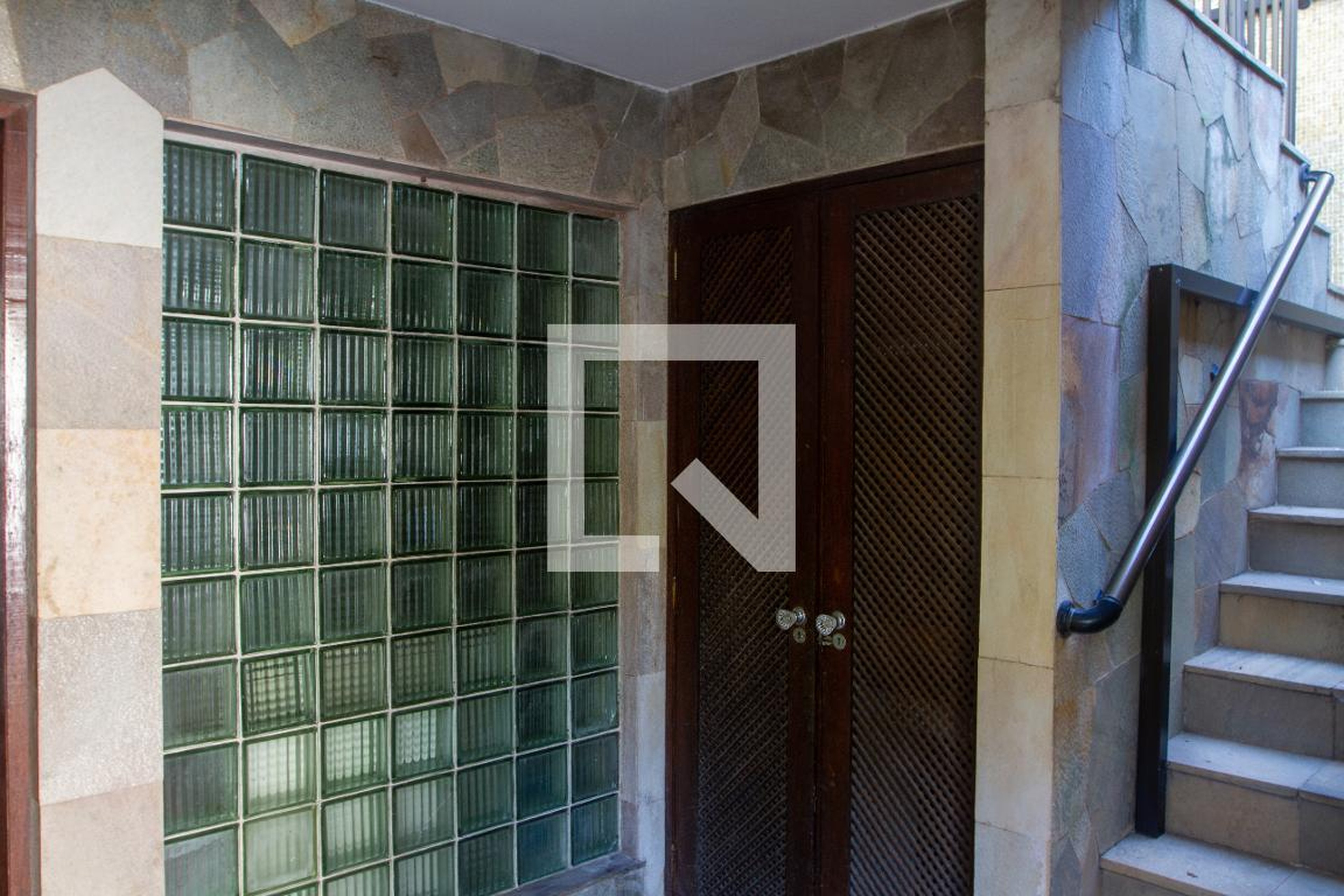 Hall de Entrada Condomínio em Rua Pacheco Leão, 506