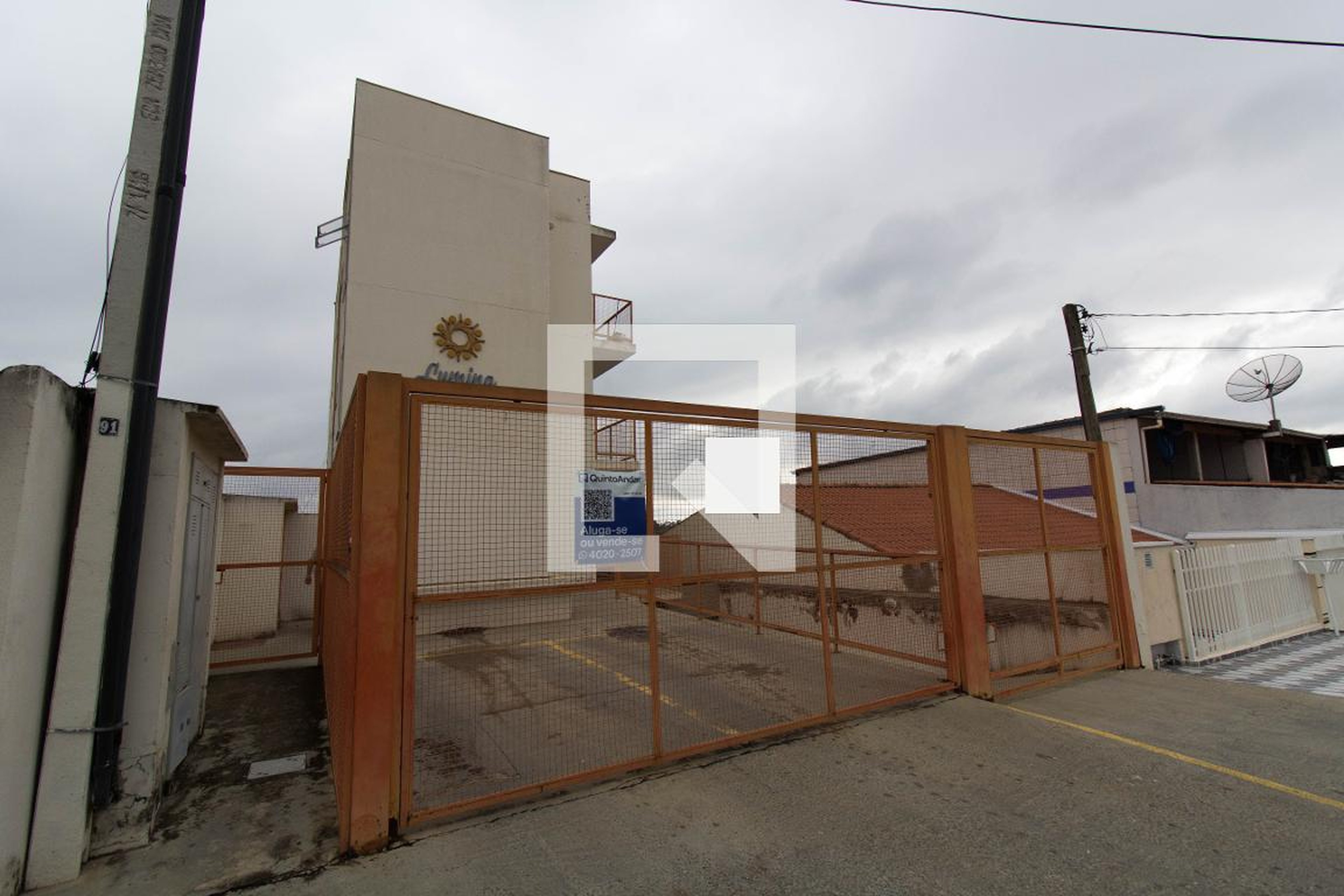 Fachada Condomínio em Rua Claudio Cacace, 90