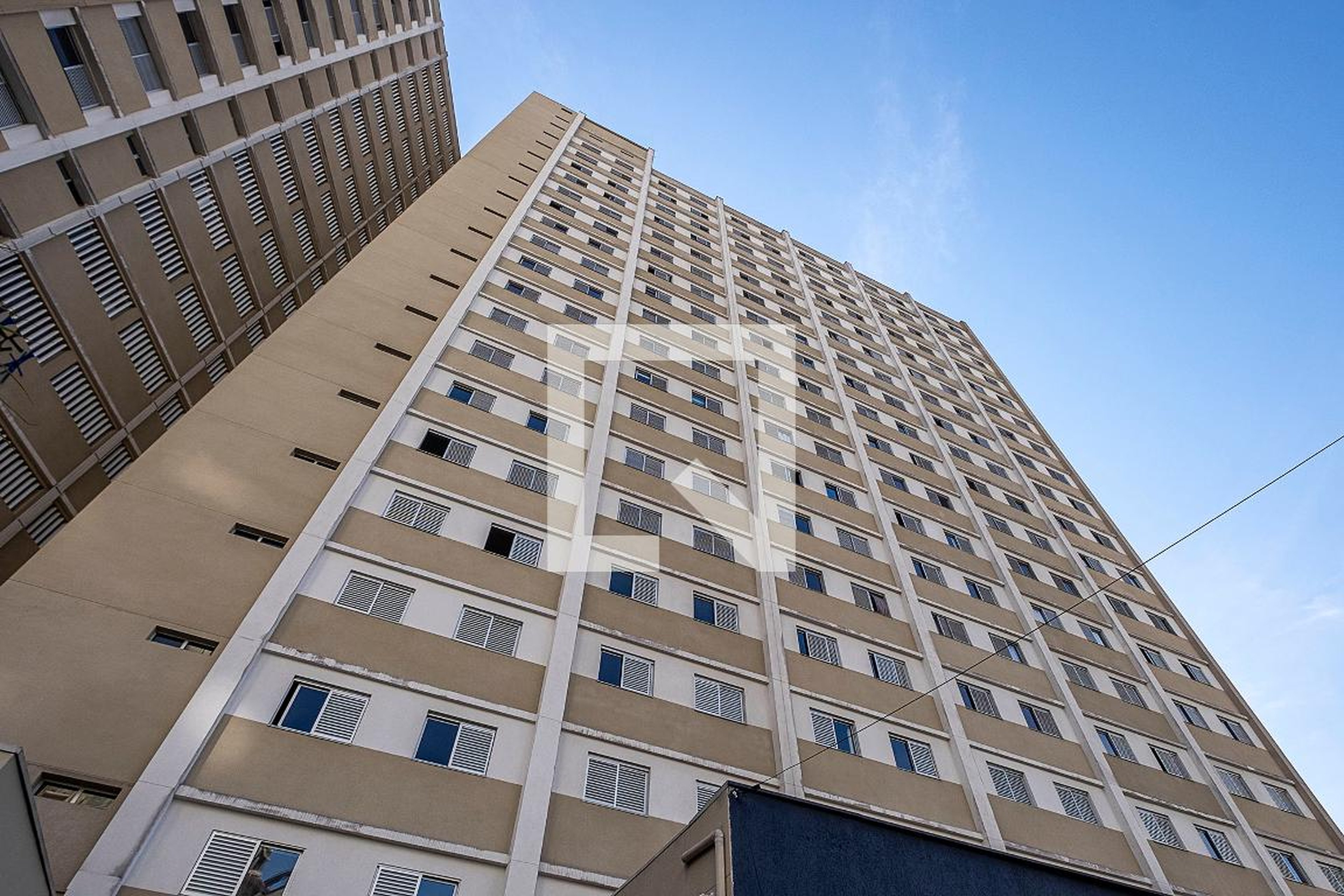 Fachada Condomínio em Rua Heitor Penteado, 1316