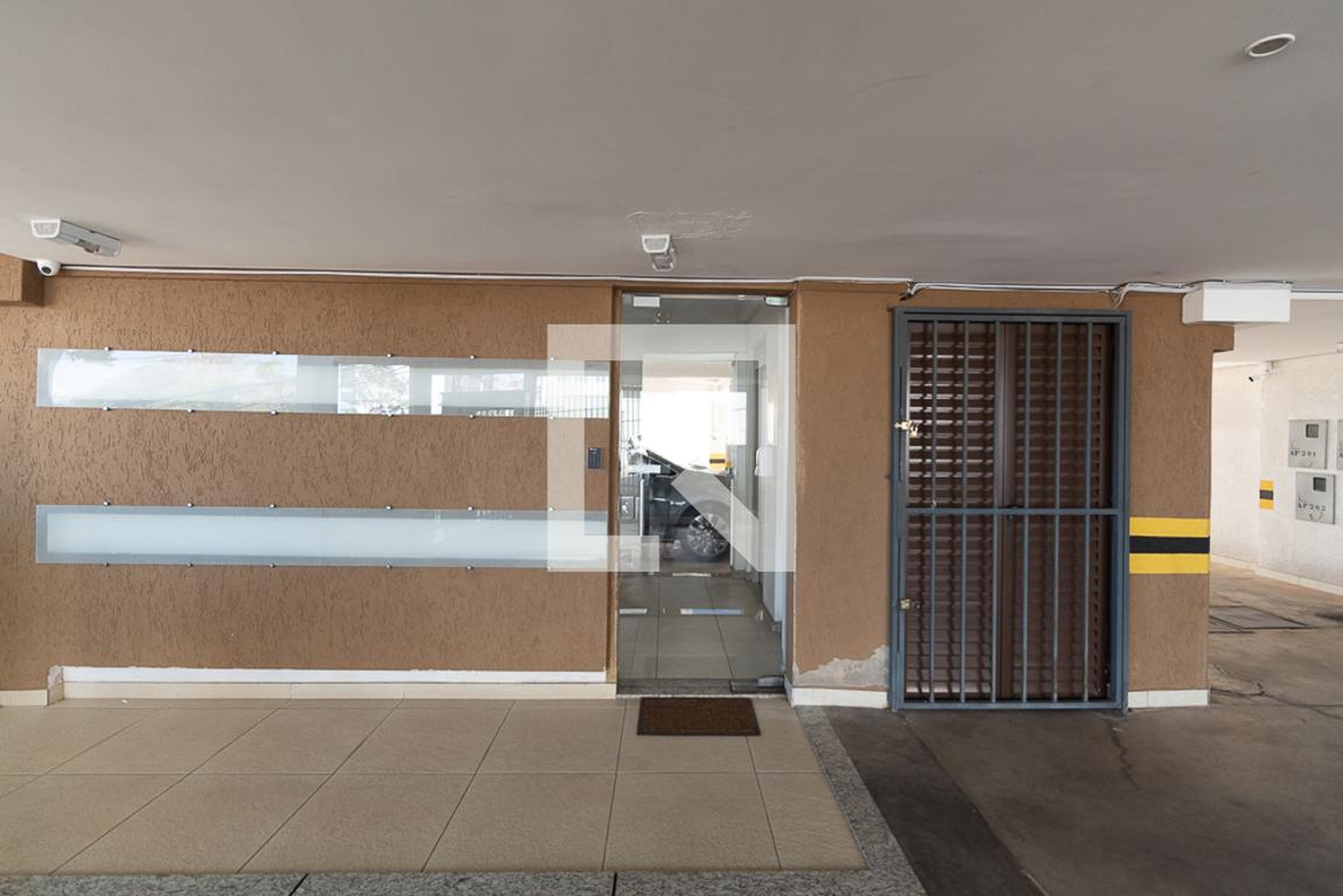 Entrada Condomínio em Rua José Amaral, 225